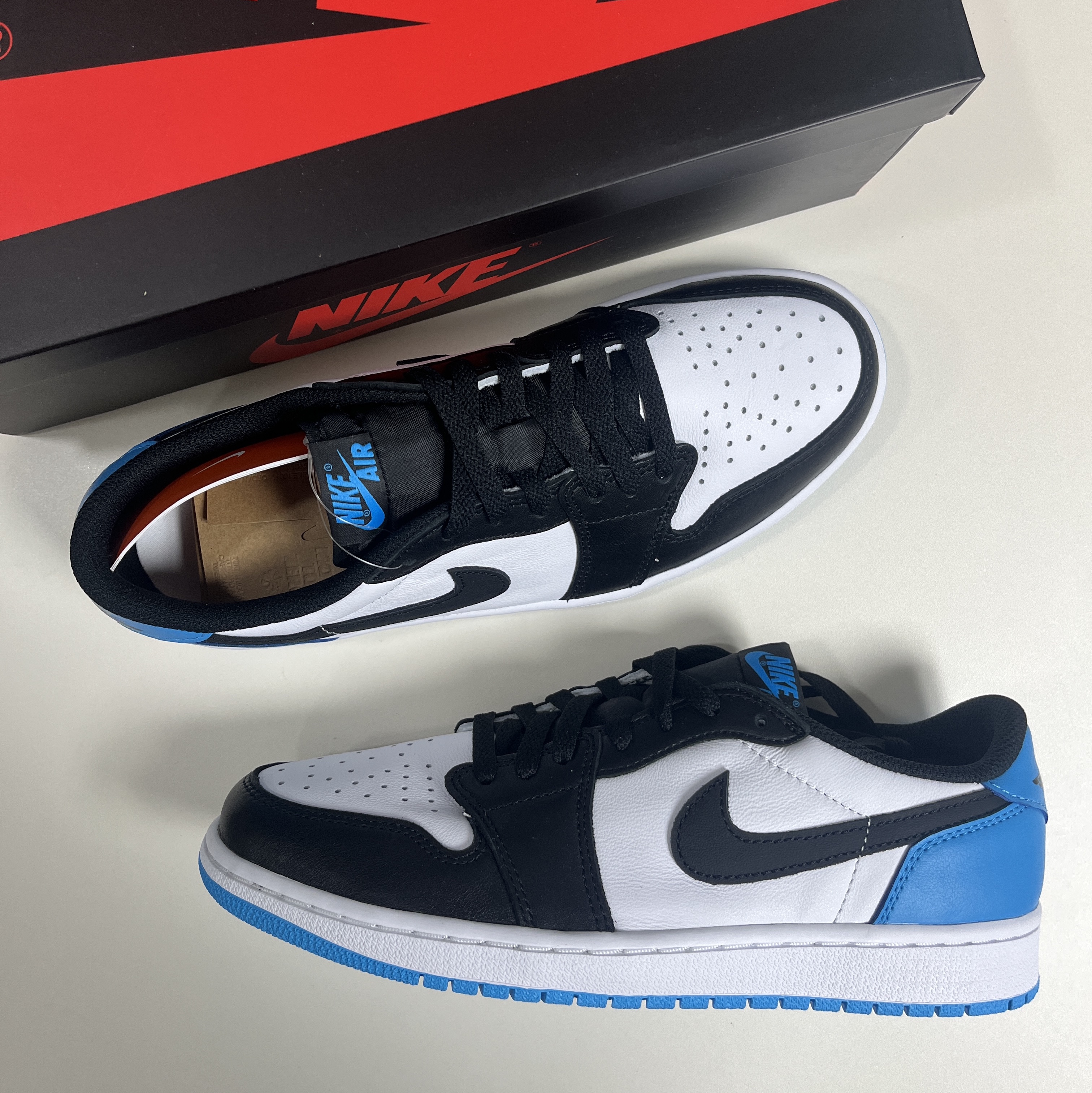 Jordan 1 Retro Low OG Black and Dark Powder Blue 착용 스타일