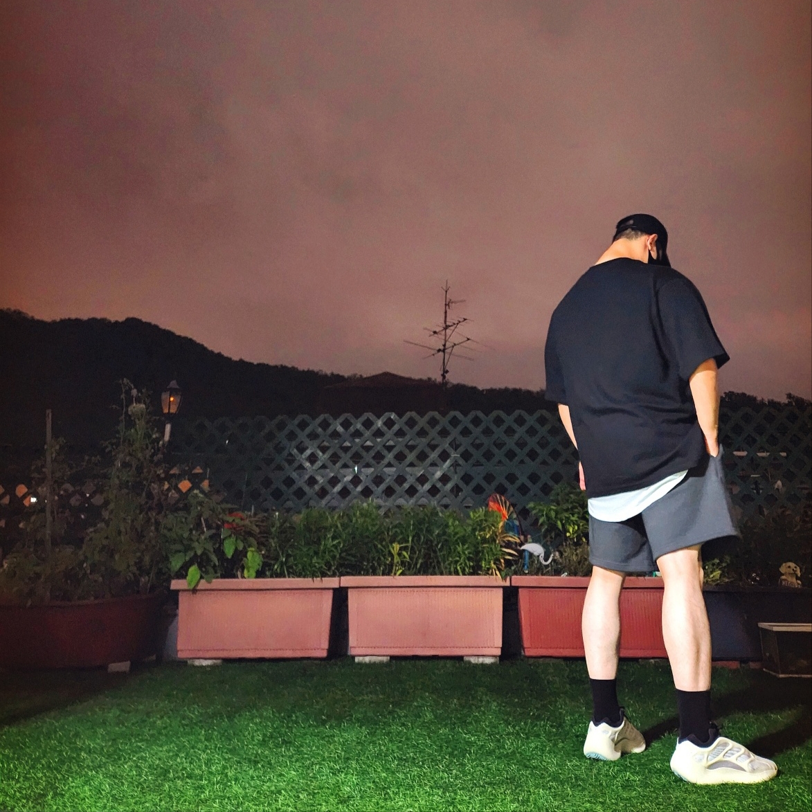 Adidas Yeezy 700 V3 Azael 2022/2023 착용 스타일 - 3