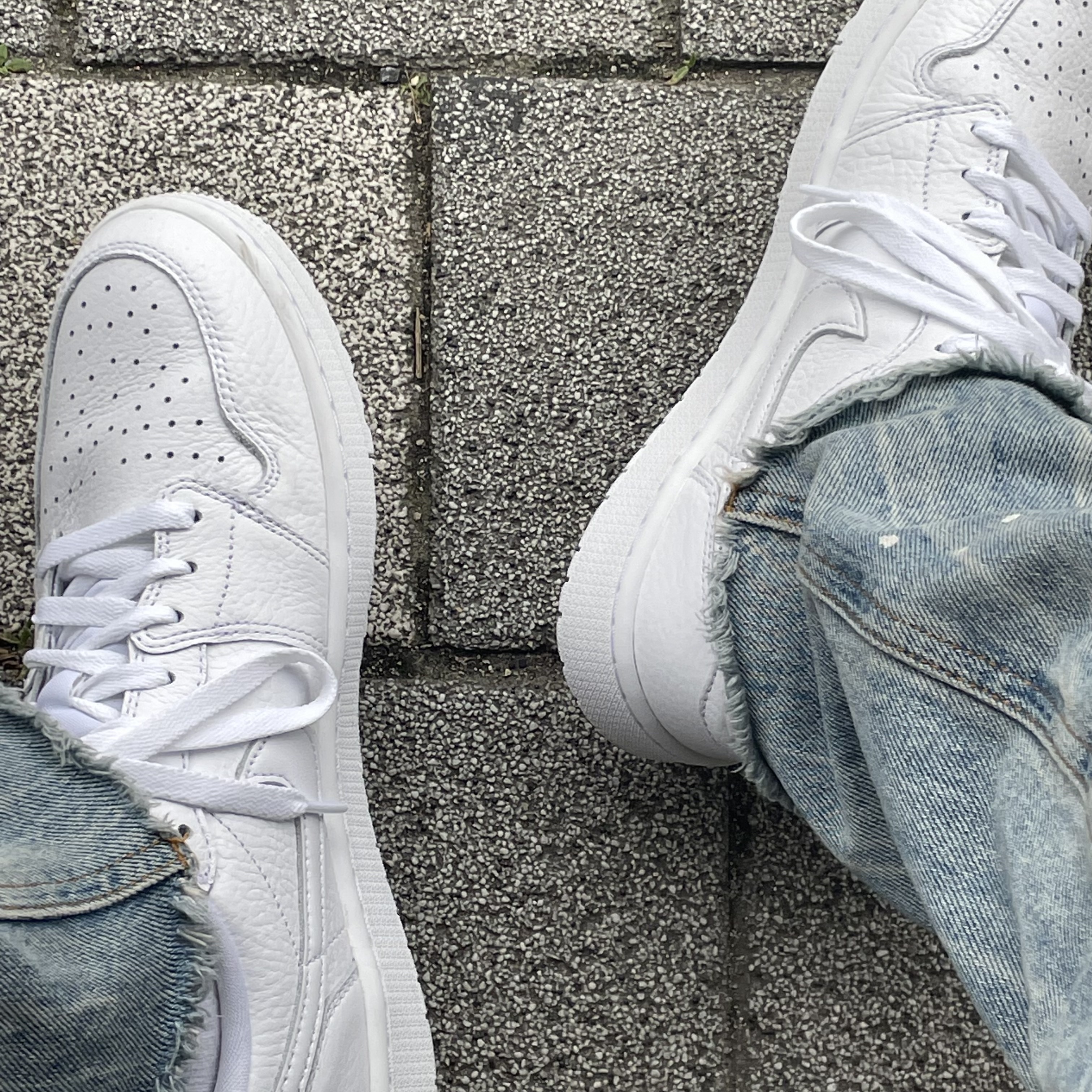 Jordan 1 Low Golf Triple White 착용 스타일 - 1