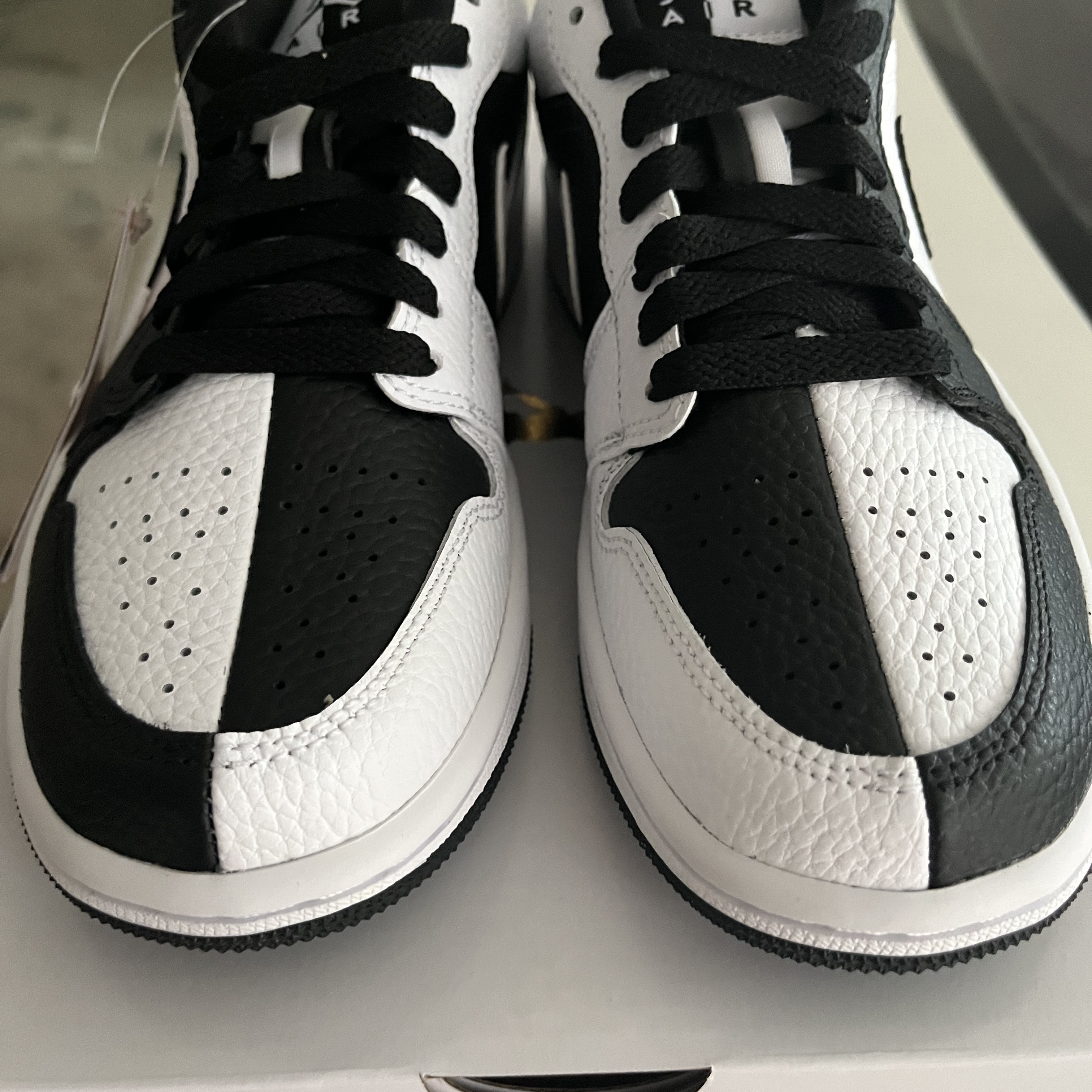 Nike Air Force 1 '07 Low Triple Black, (W) Nike Dunk Low SE 85 Neptune Green and Sail 착용 스타일 - 4