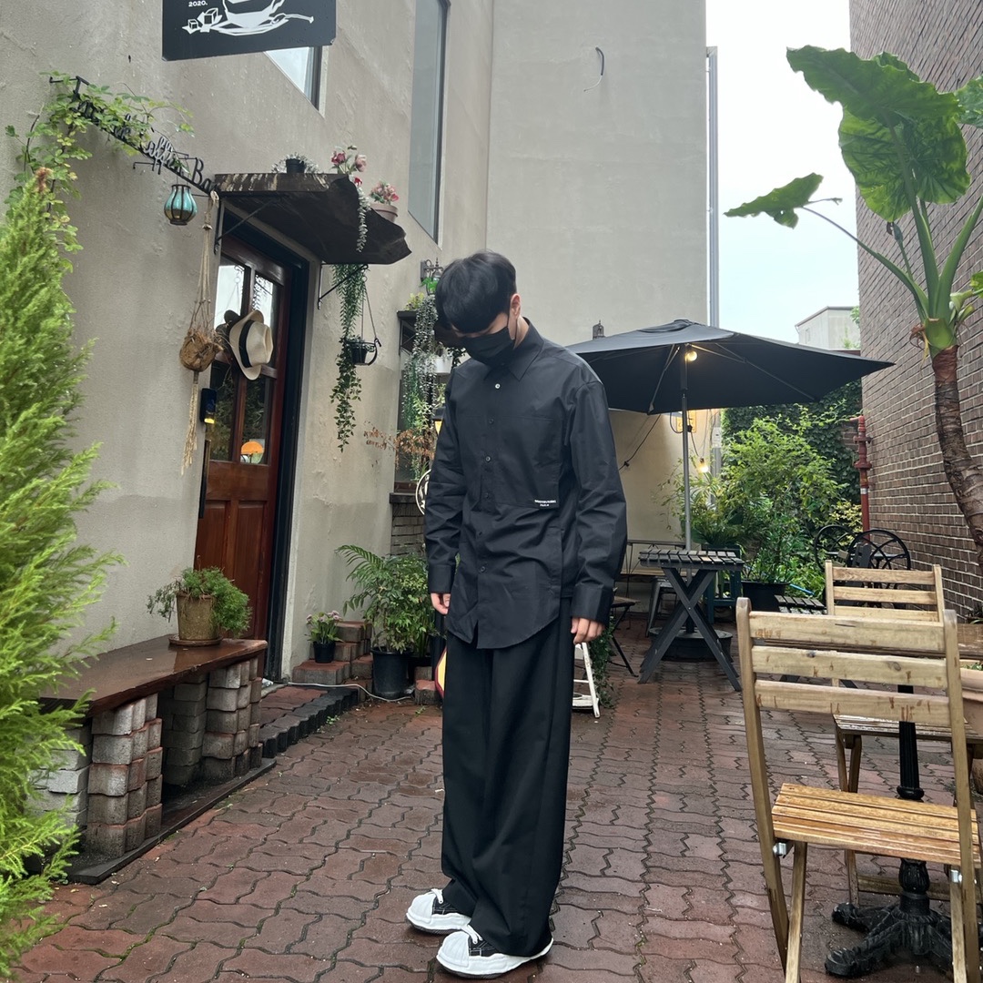Wooyoungmi Back Logo Shirt Black - 22SS, Maison Mihara Yasuhiro Blakey OG Sole Canvas Low-top Sneakers Black 착용 스타일