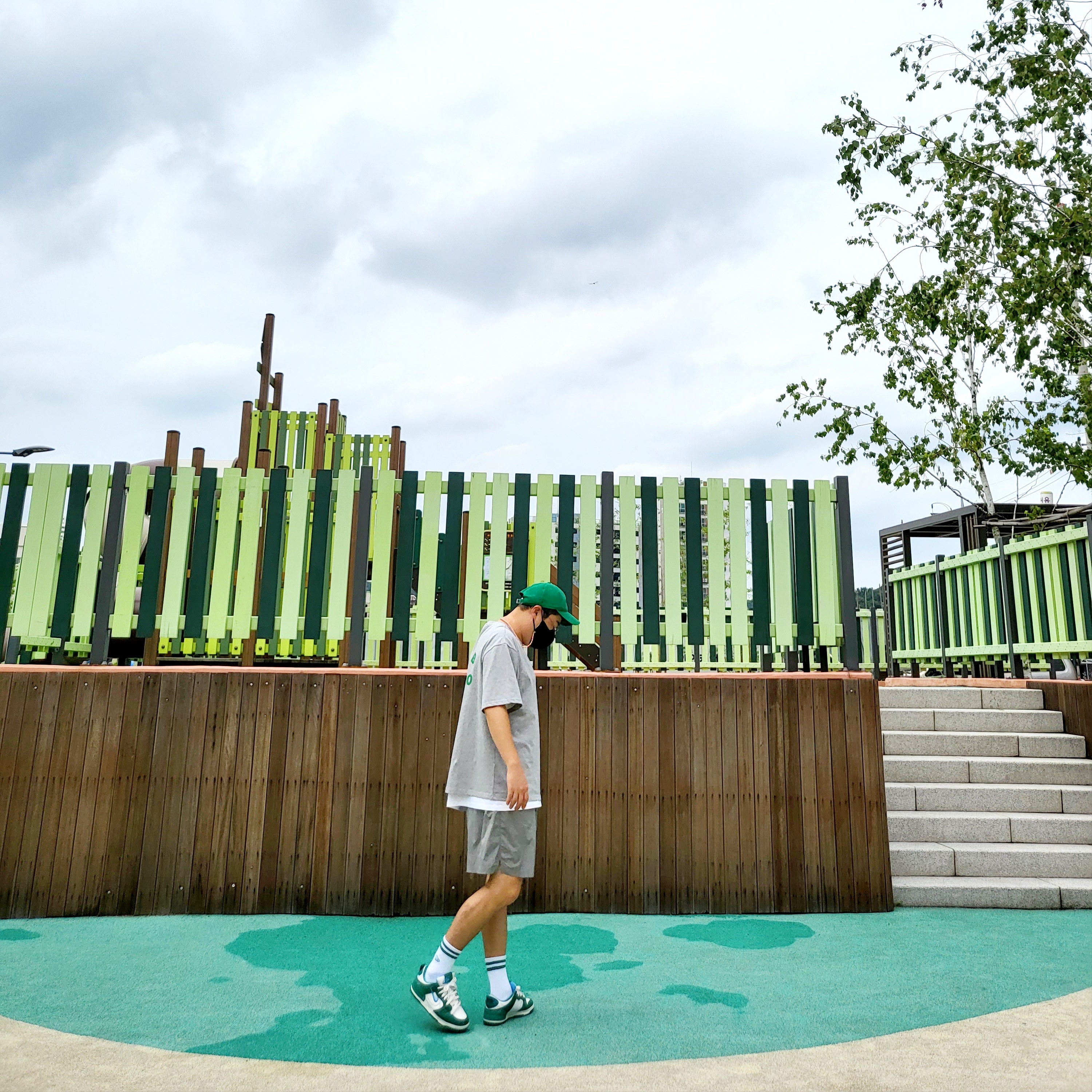 IAB Studio T-Shirt Gray Green - 22FW, IAB Studio Woven Shorts Gray 착용 스타일 - 2