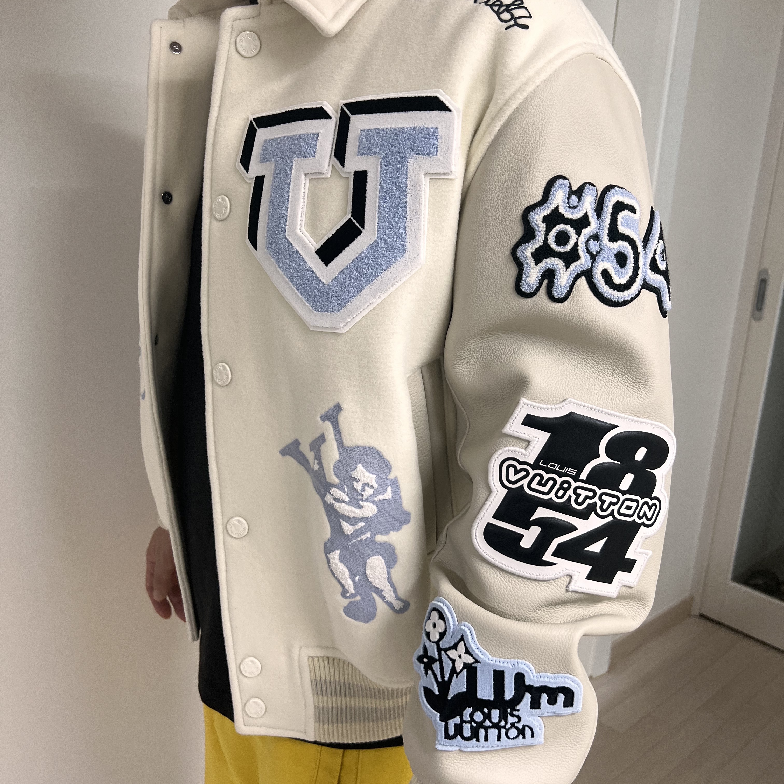 Louis Vuitton Multi Patch Mixed Leather Varsity Blouson Milky White 착용 스타일 - 3