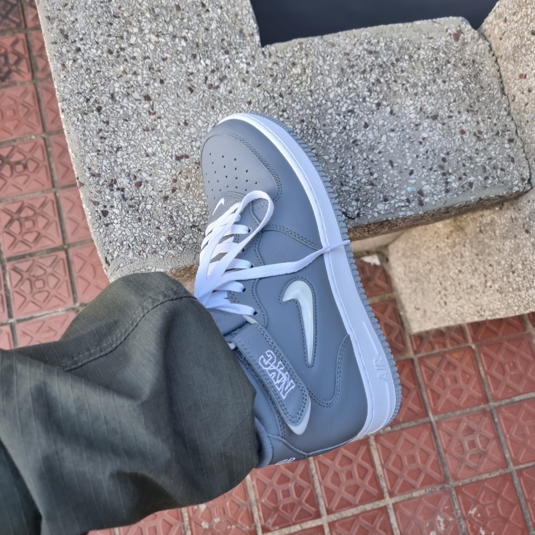 Nike Air Force 1 Mid QS NYC Cool Grey 착용 스타일