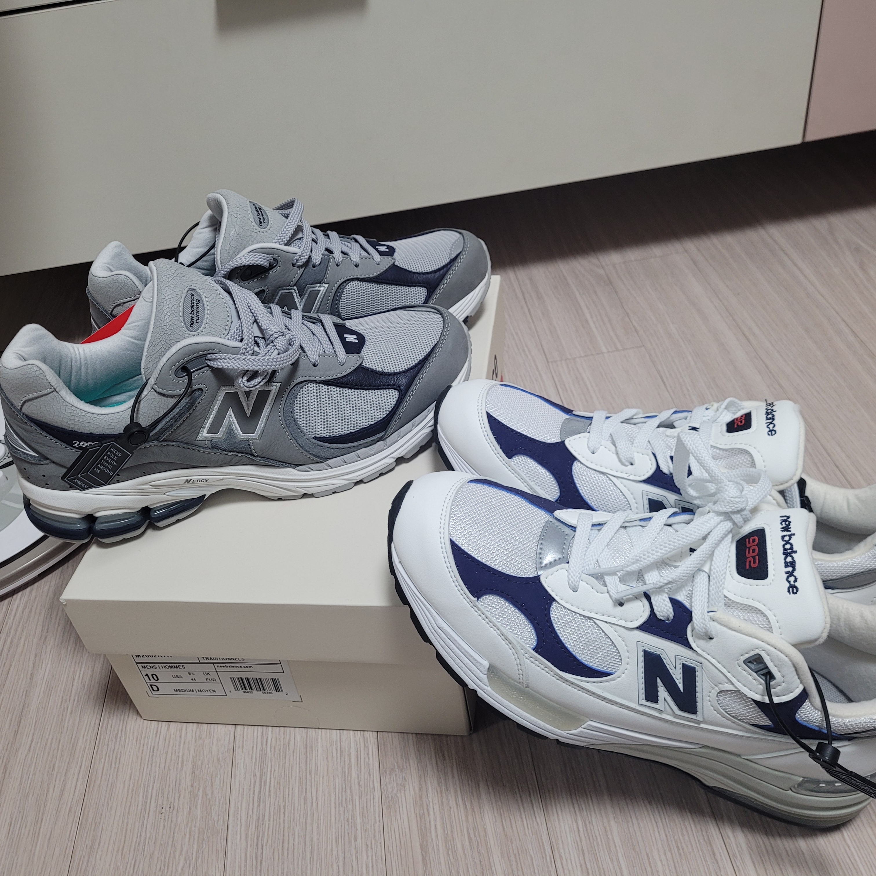 New Balance 992 Made in USA White Navy 착용 스타일