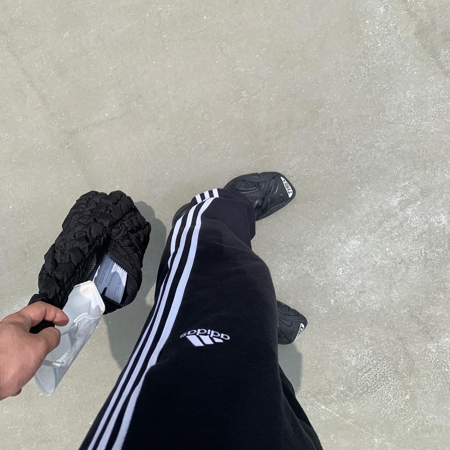 Balenciaga Tyrex Sneakers Black 착용 스타일 - 2