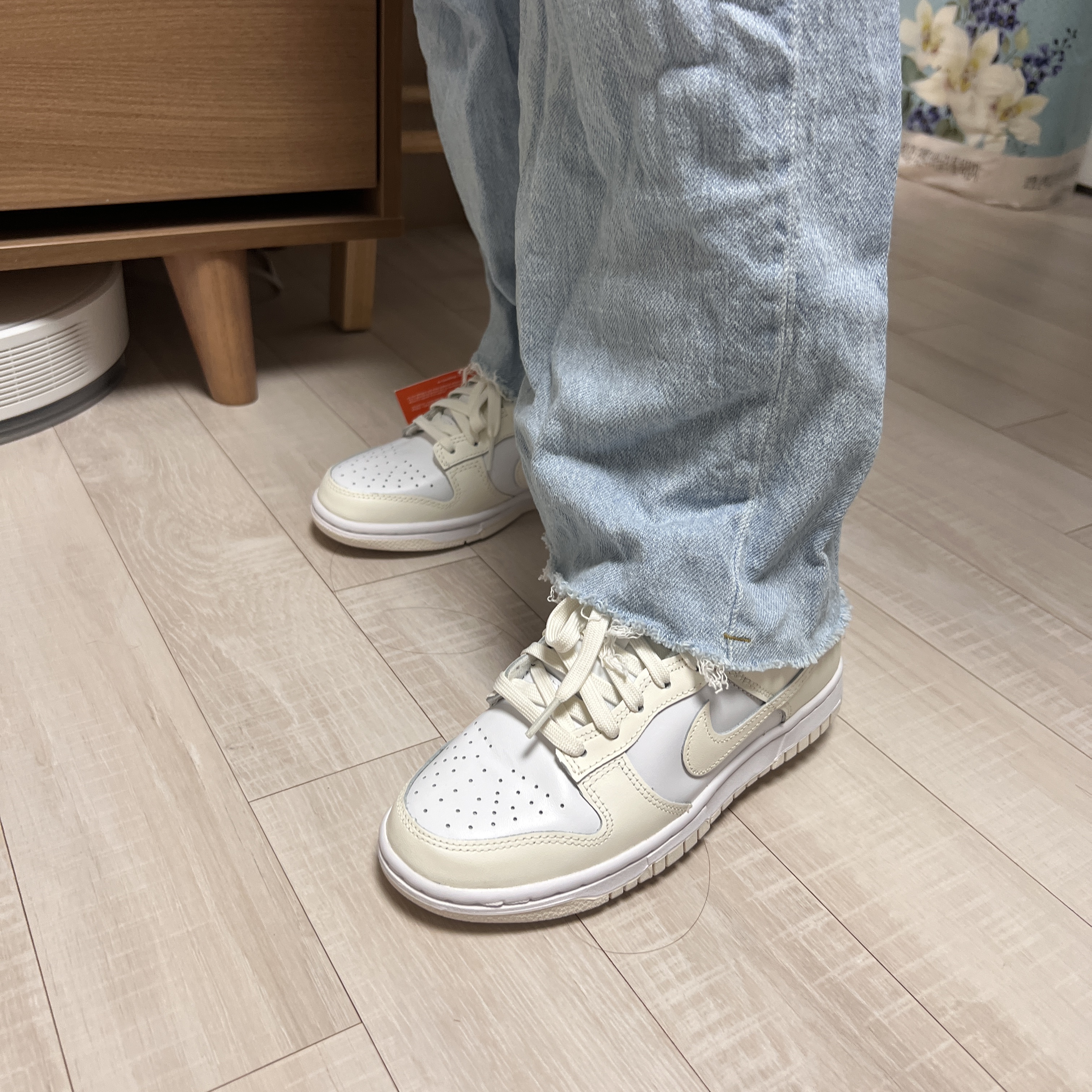 (W) Nike Dunk Low White and Sail 착용 스타일