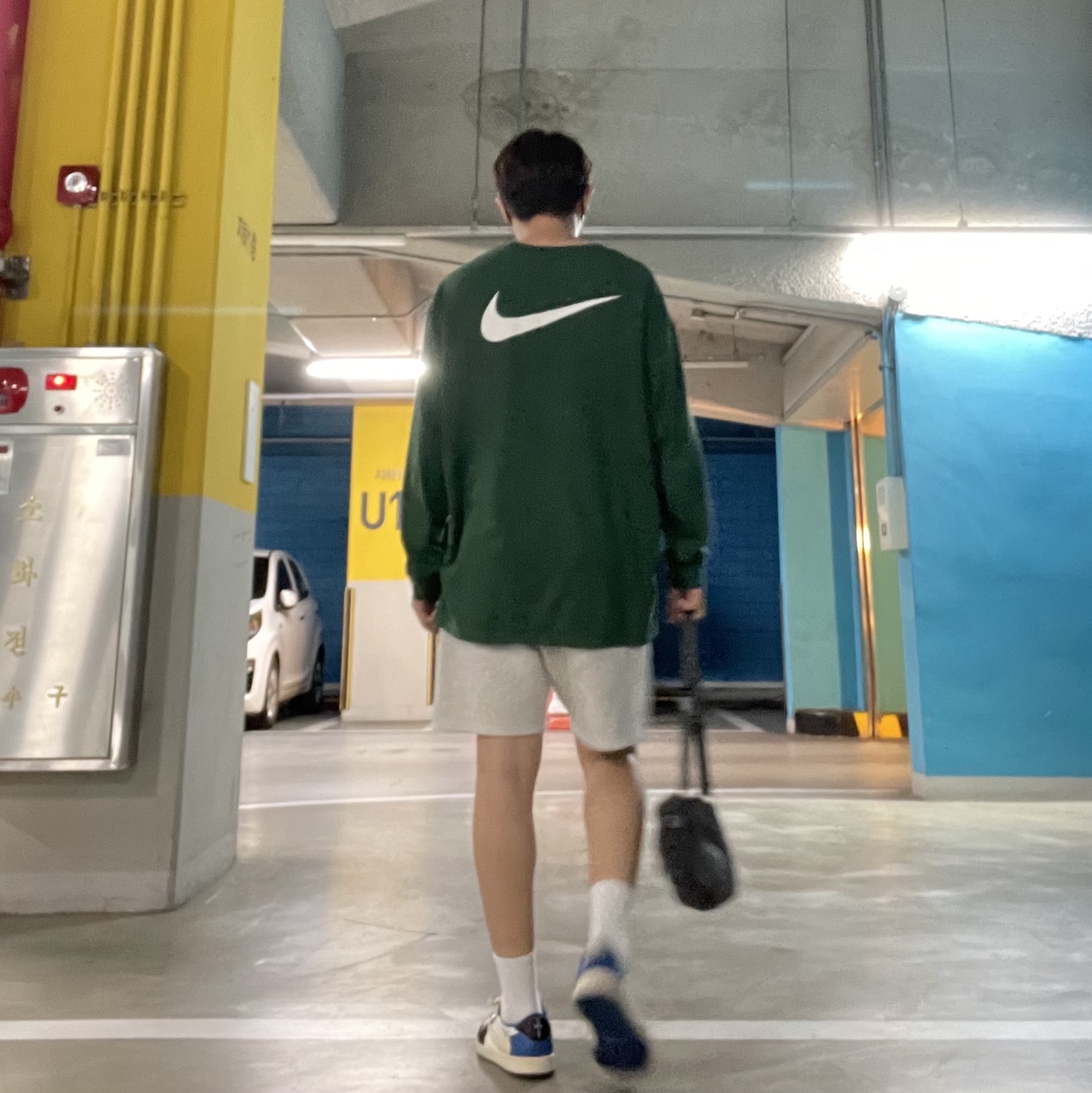 Nike x Stussy Big Swoosh LS T-Shirt Green - US/EU, Essentials Fleece Shorts Heather Oatmeal - 20FW 착용 스타일 - 1