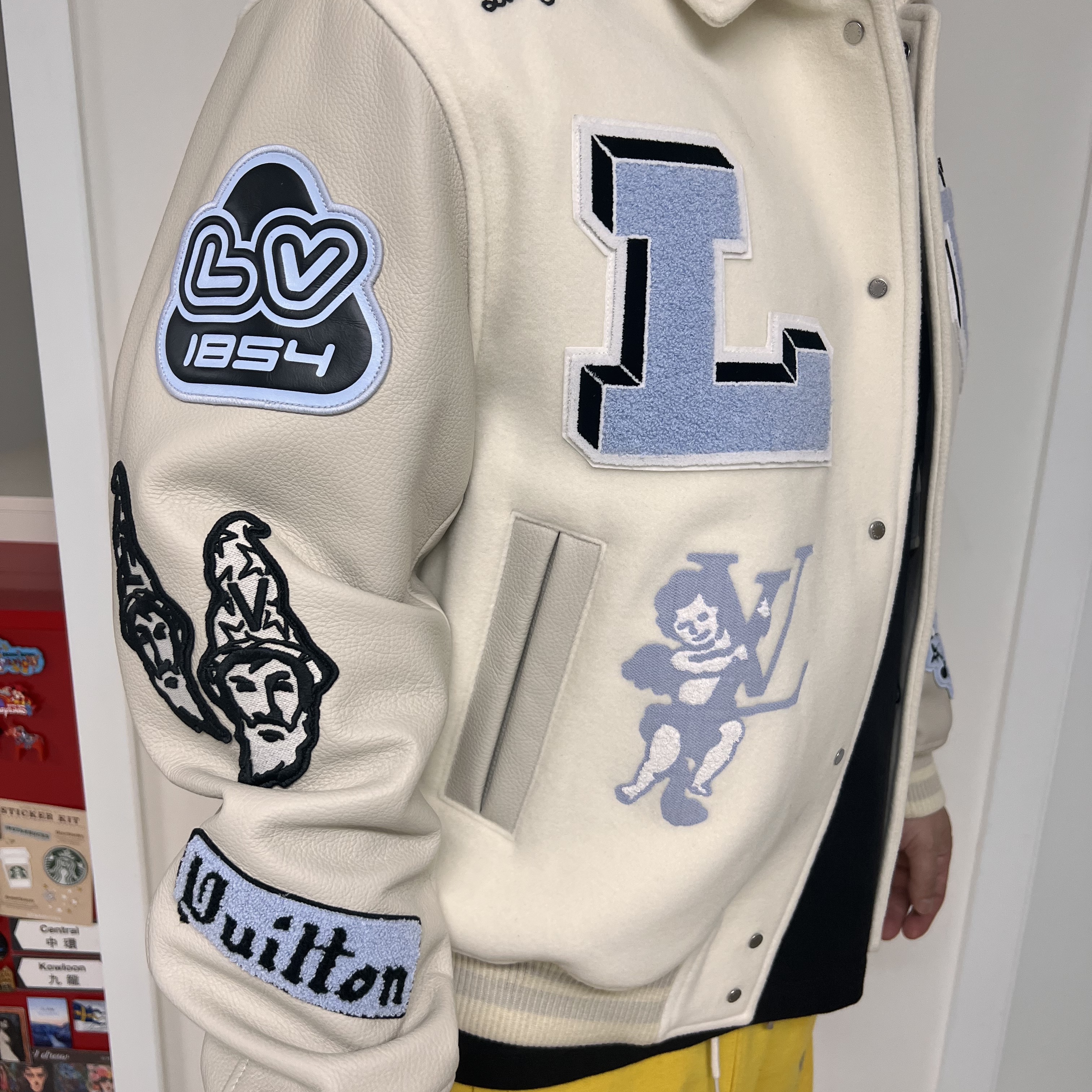 Louis Vuitton Multi Patch Mixed Leather Varsity Blouson Milky White 착용 스타일 - 4