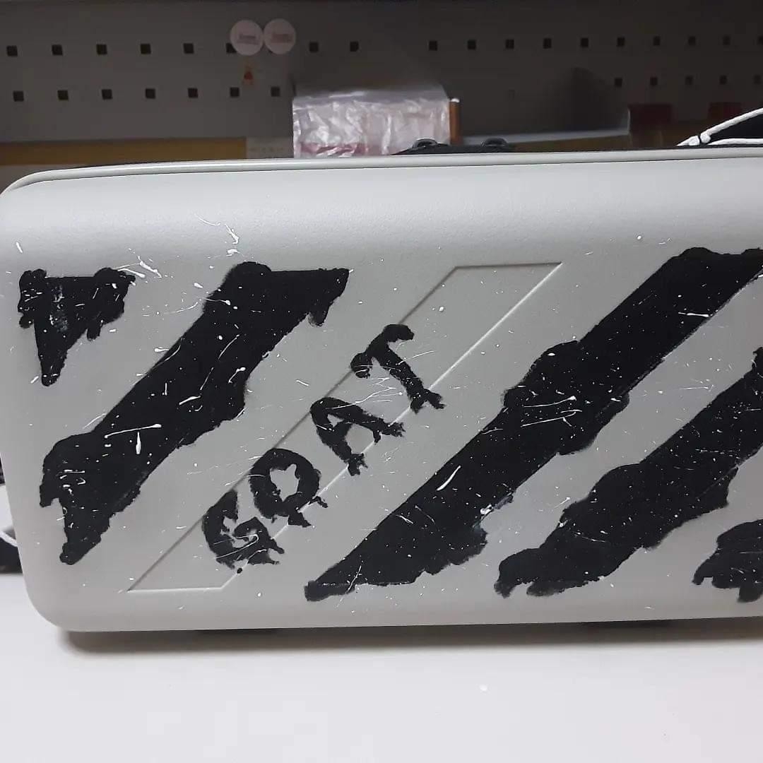 Off-White x Amore Pacific Protection Box (Without Cosmetics) 착용 스타일 - 4