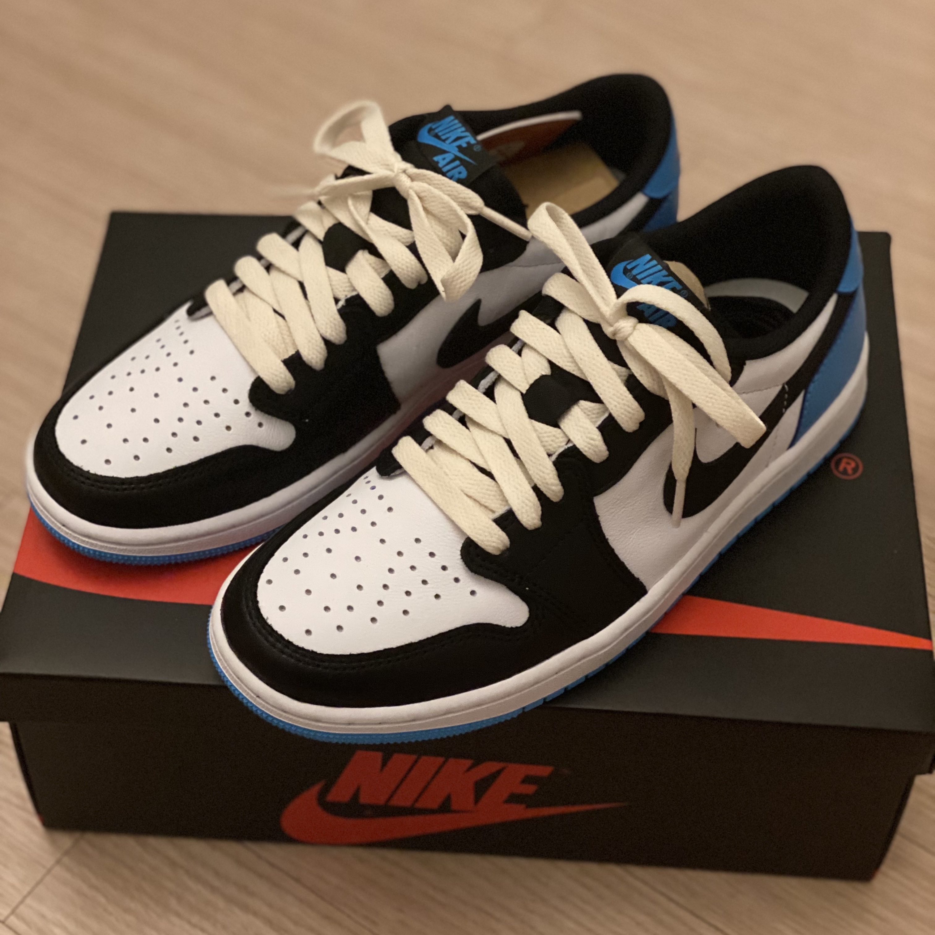 Jordan 1 Retro Low OG Black and Dark Powder Blue 착용 스타일