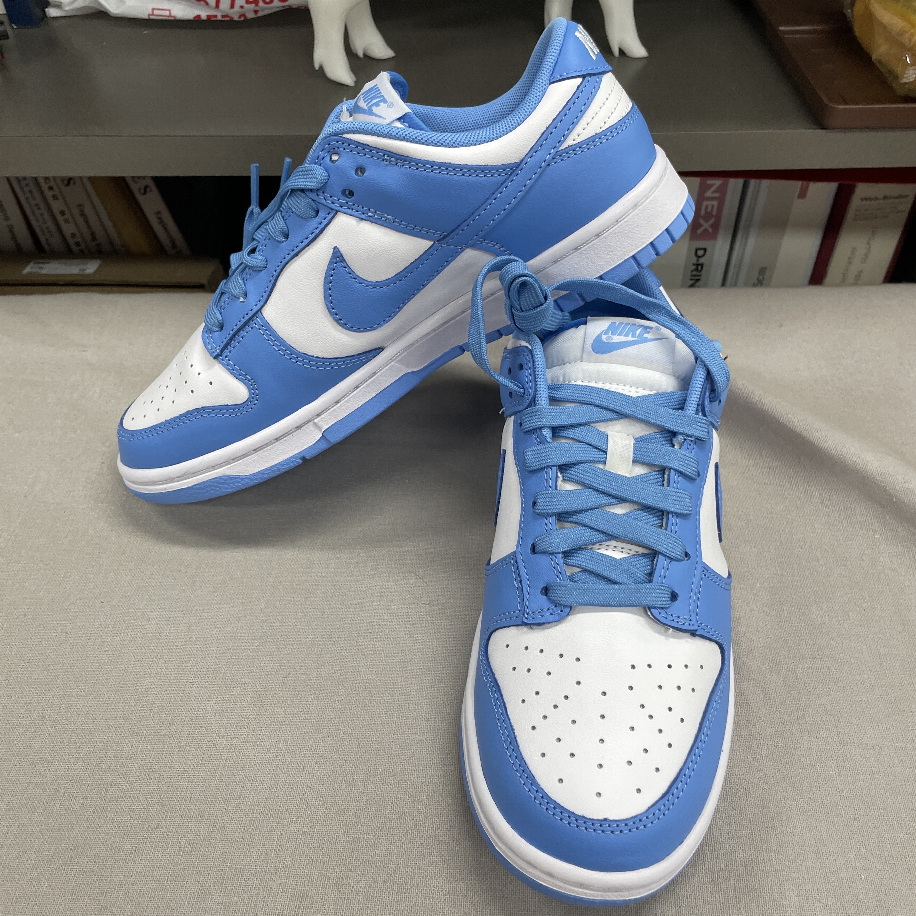 Nike Dunk Low Retro University Blue 착용 스타일 - 1