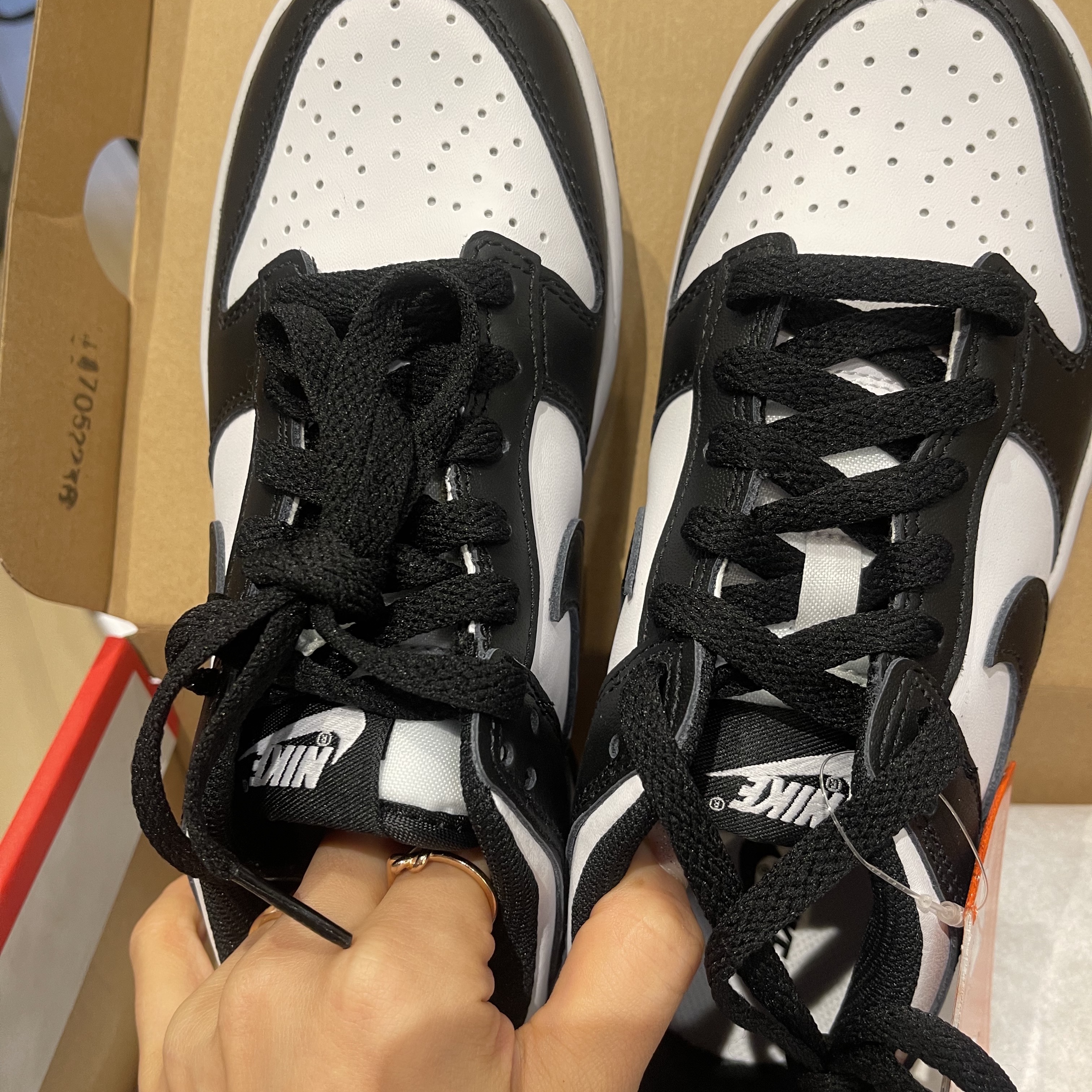 (GS) Nike Dunk Low Black 착용 스타일 - 3