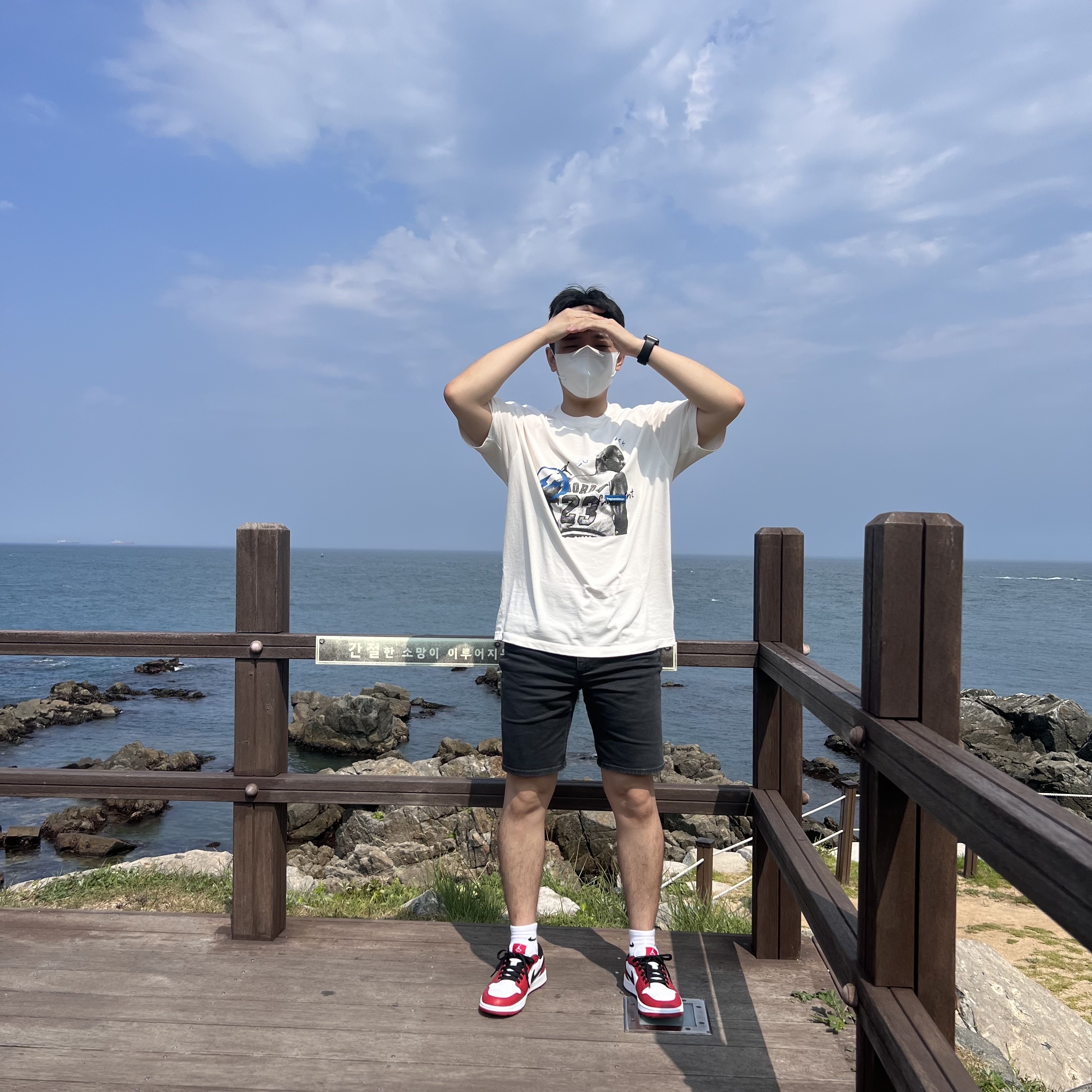 Jordan 1 Low Golf Chicago, Jordan x Travis Scott x Fragment T-Shirt Sail (DJ0619-133) 착용 스타일