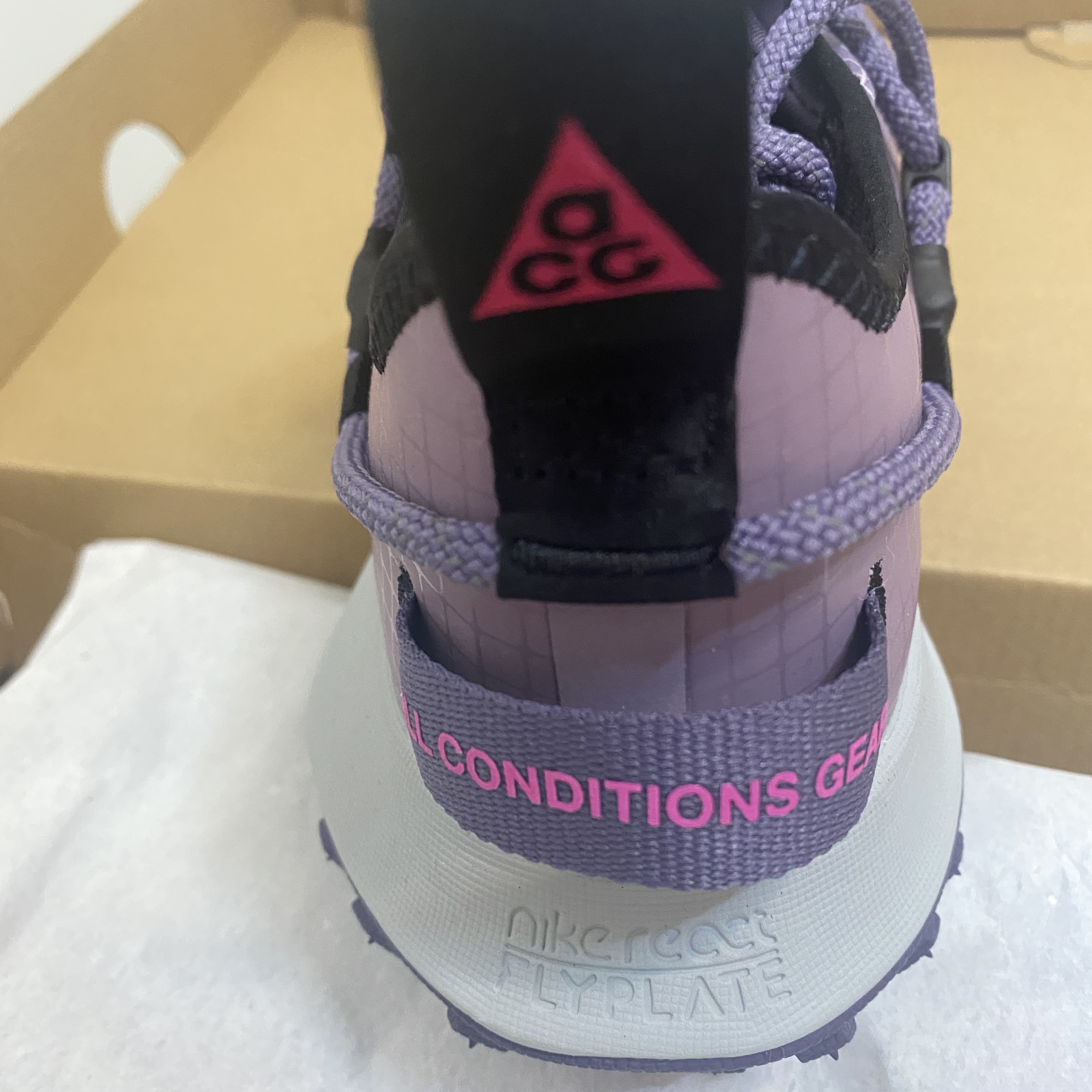 Nike ACG Mountain Fly Low Canyon Purple 착용 스타일 - 1