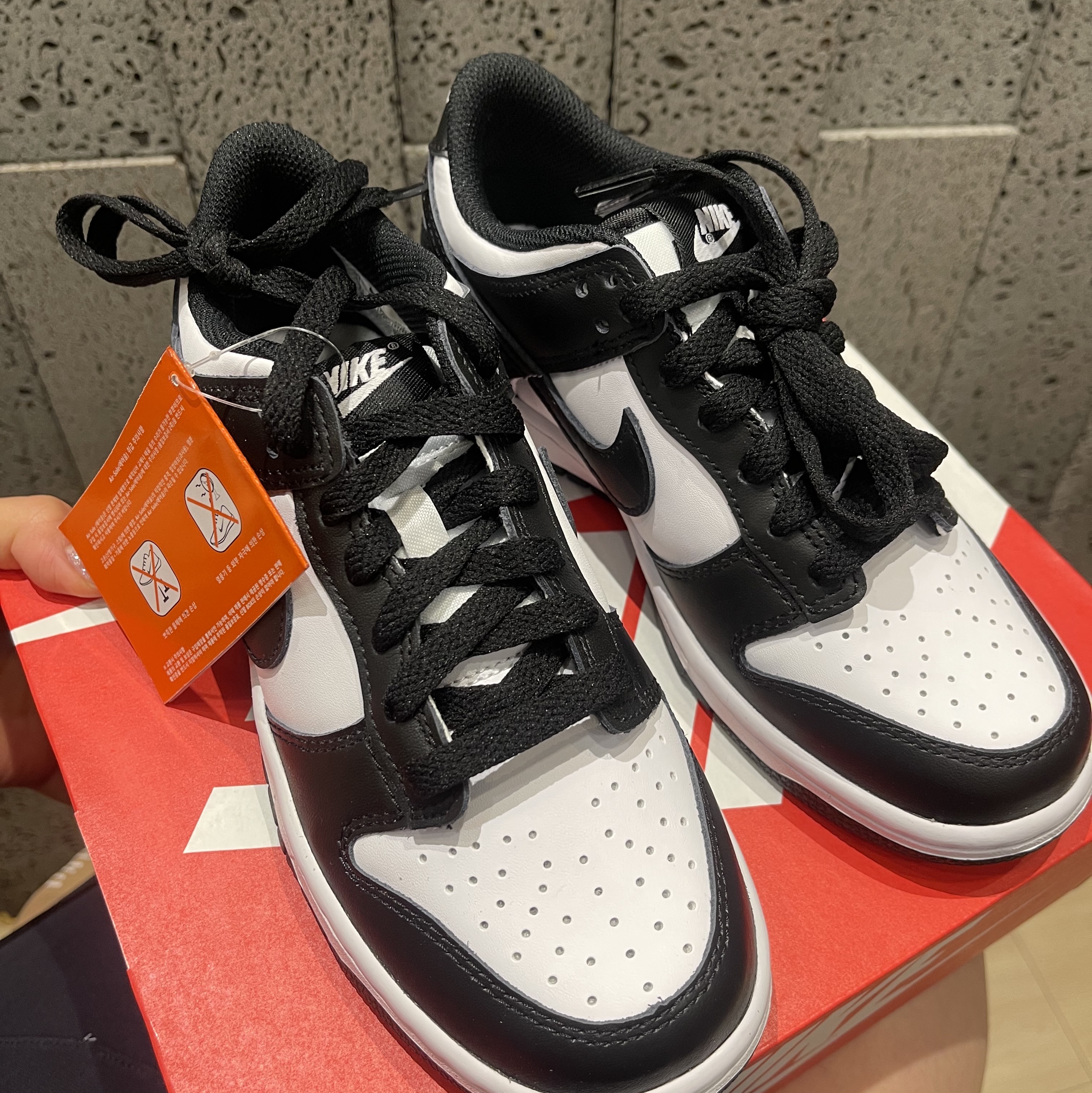 (GS) Nike Dunk Low Black 착용 스타일 - 2