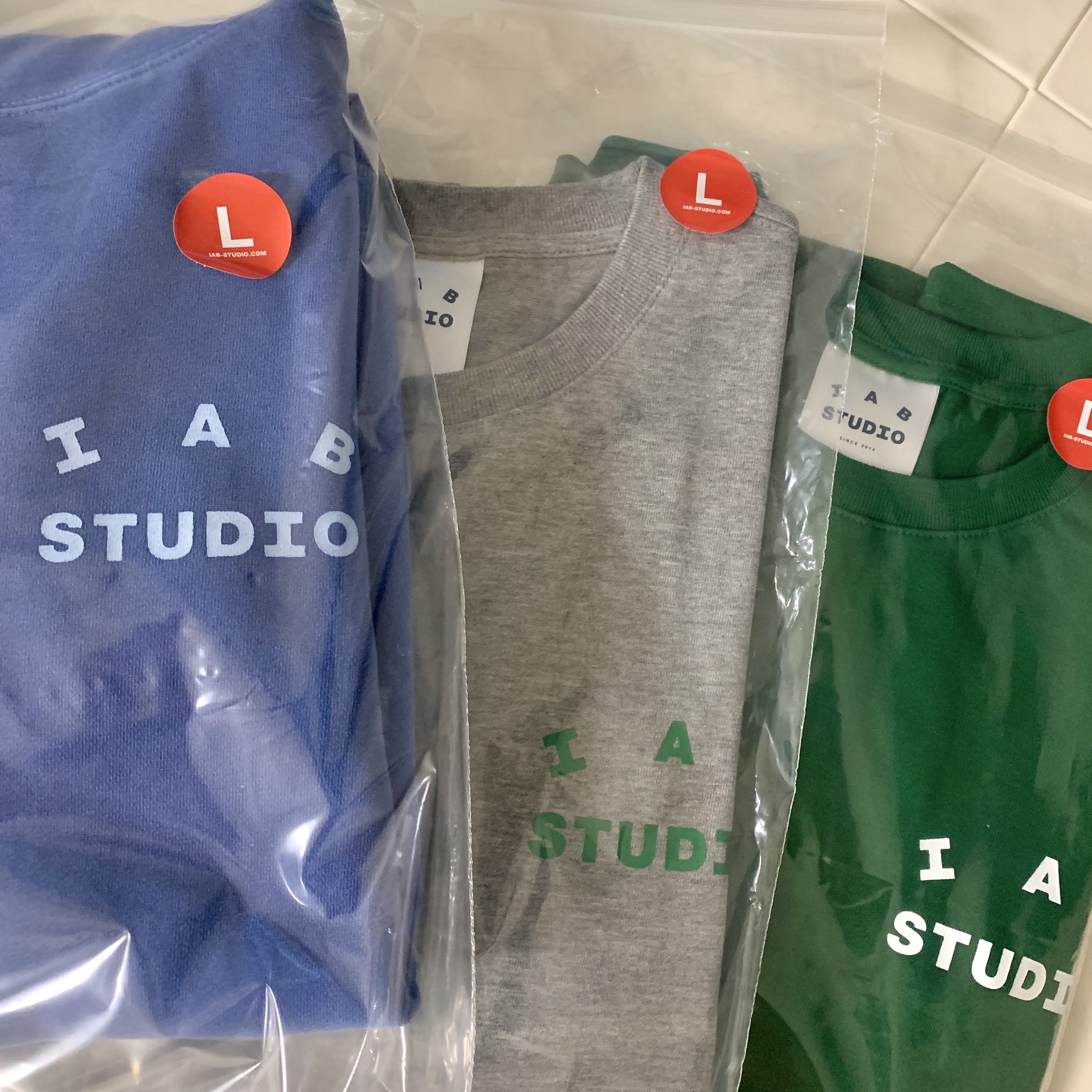 IAB Studio Zip-Up Hoodie Gray - 22FW, IAB Studio T-Shirt White Navy - 22FW 착용 스타일 - 2