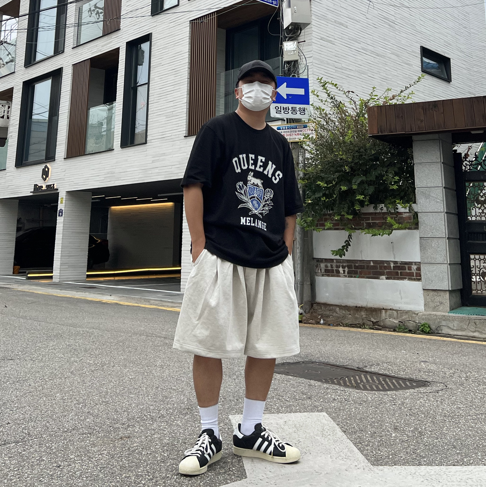Adidas Superstar Premium Black White 착용 스타일