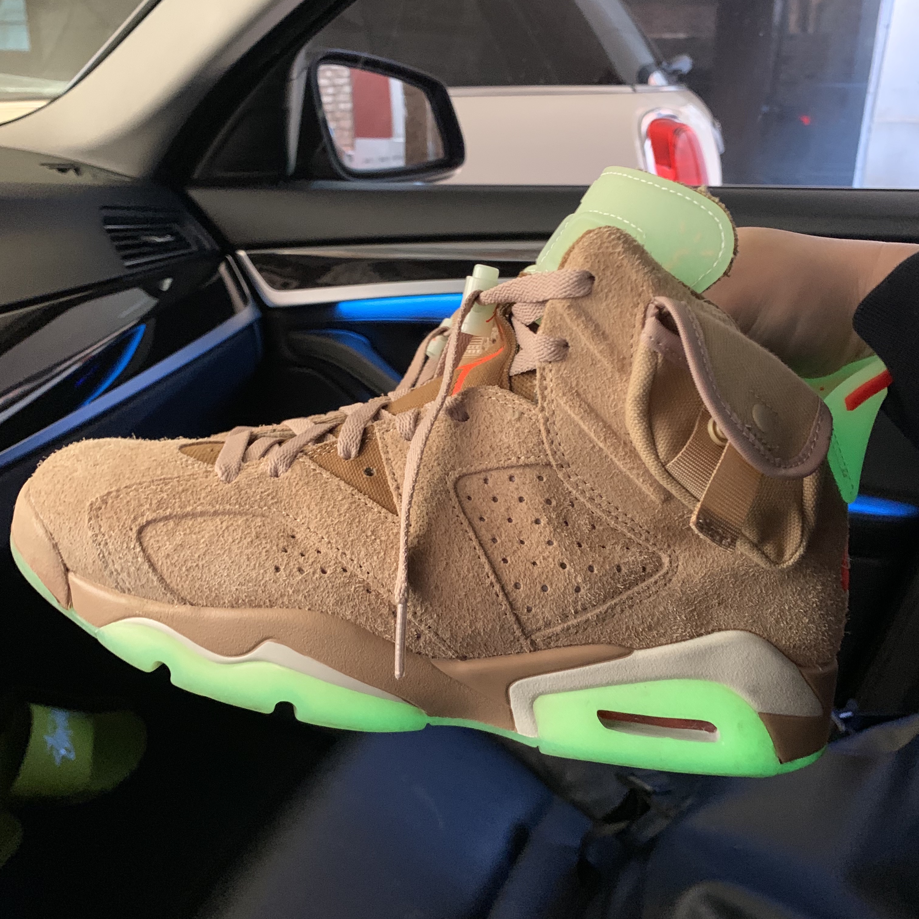 Jordan 6 x Travis Scott Retro SP British Khaki 착용 스타일
