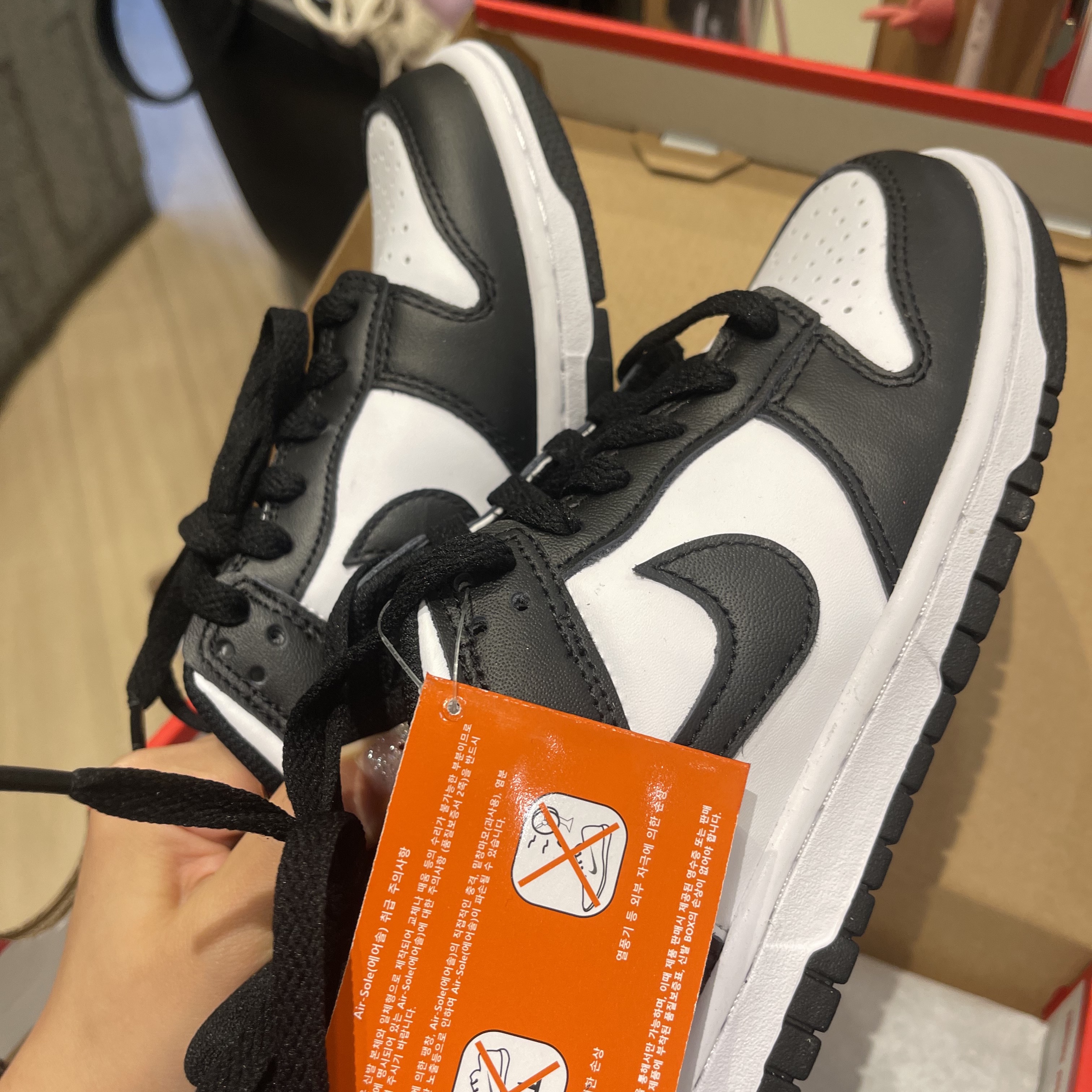 (GS) Nike Dunk Low Black 착용 스타일 - 1