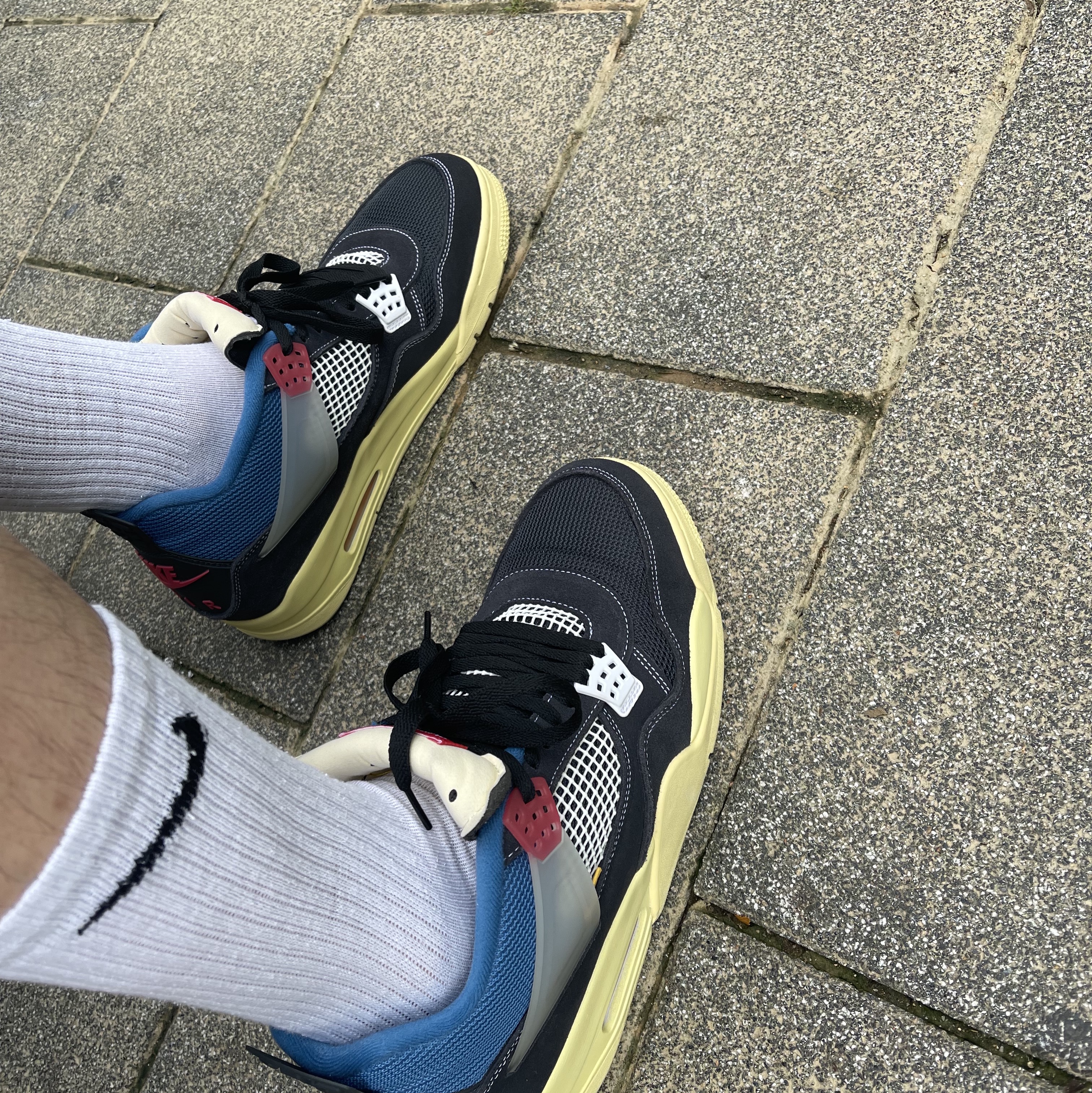 Jordan 4 x Union Retro Off Noir 착용 스타일 - 2