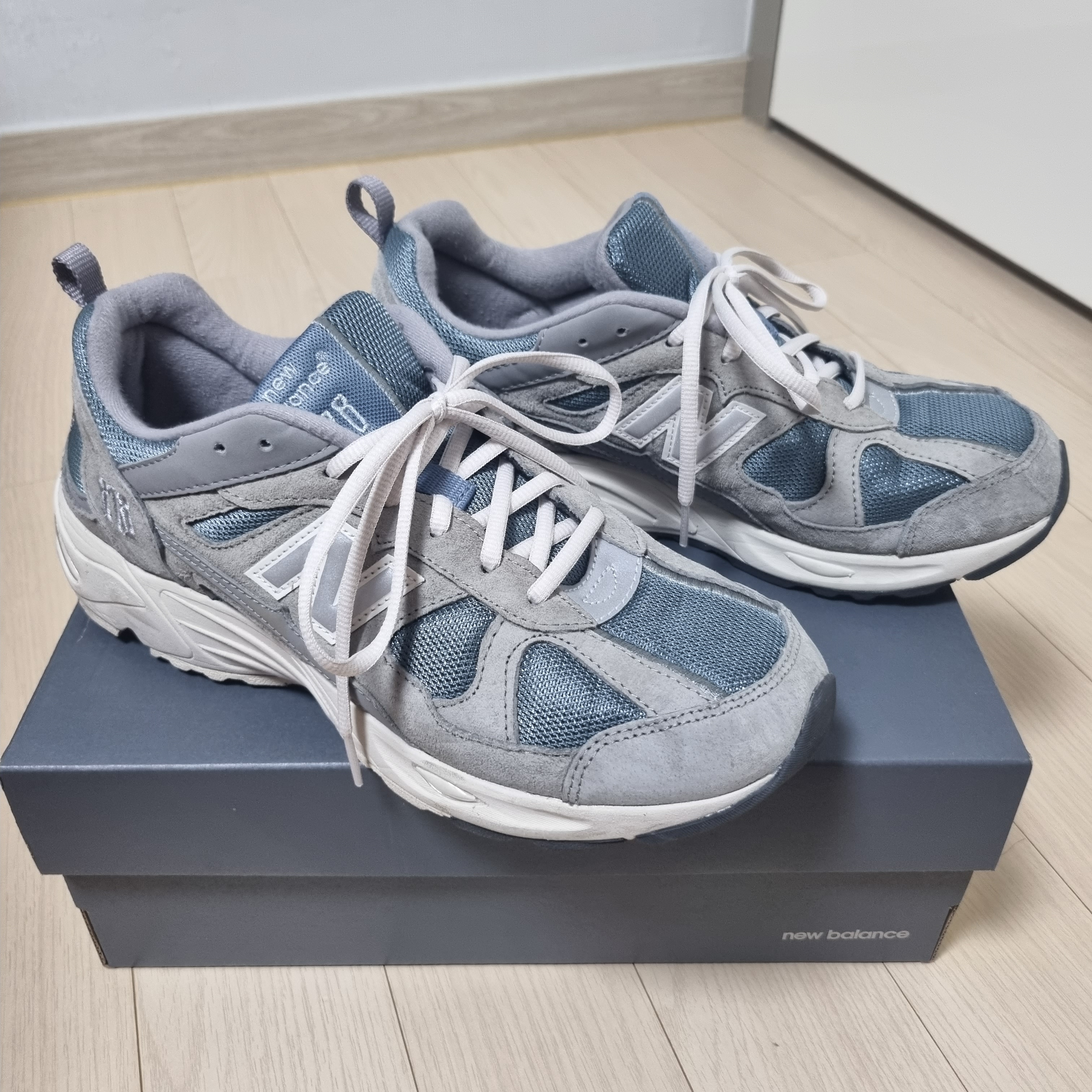 New Balance 878 Steel Blue 착용 스타일