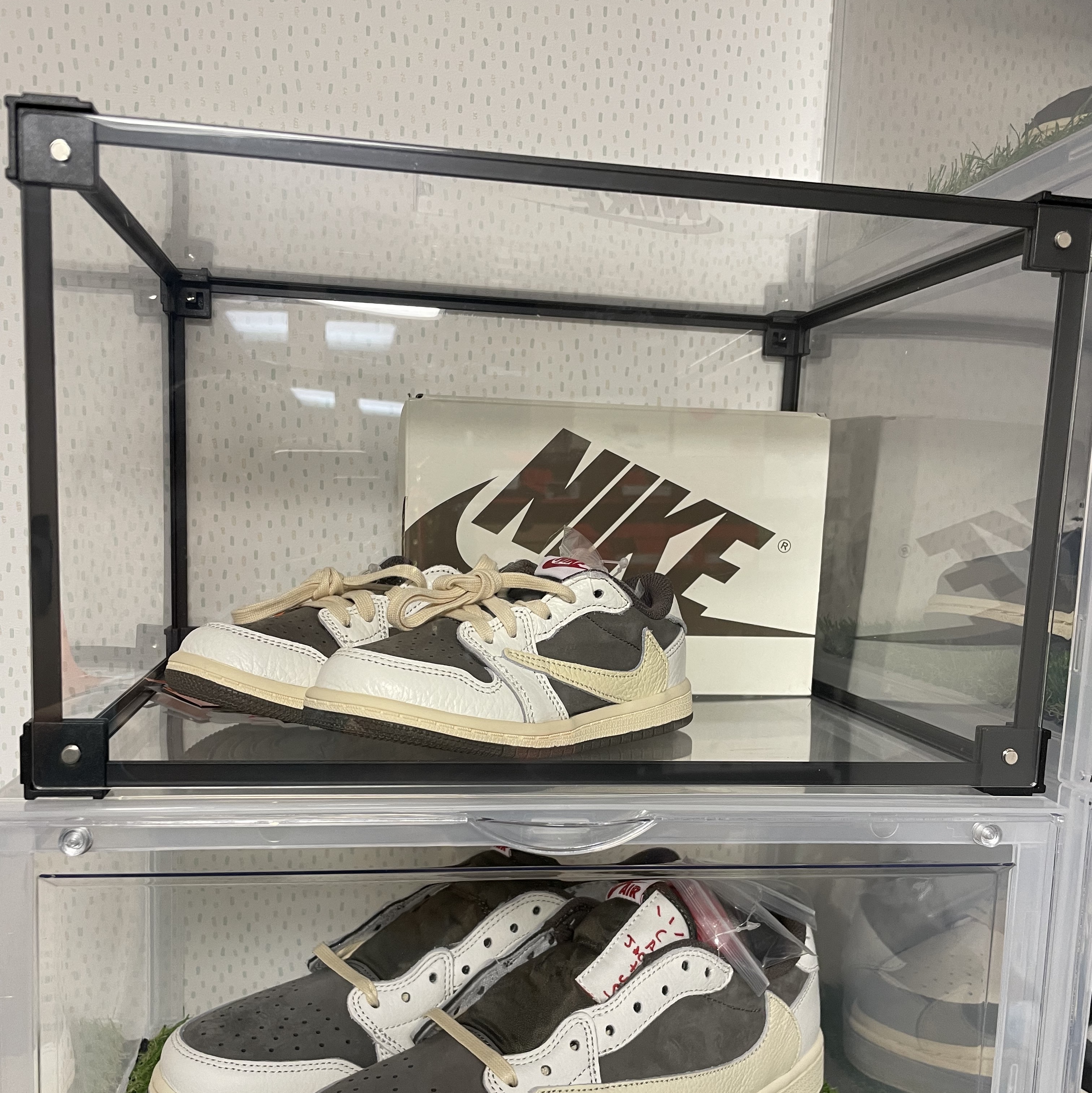 (TD) Jordan 1 x Travis Scott Retro Low OG SP Sail and Ridgerock, (TD) Jordan 1 Retro High OG Heritage 착용 스타일 - 1