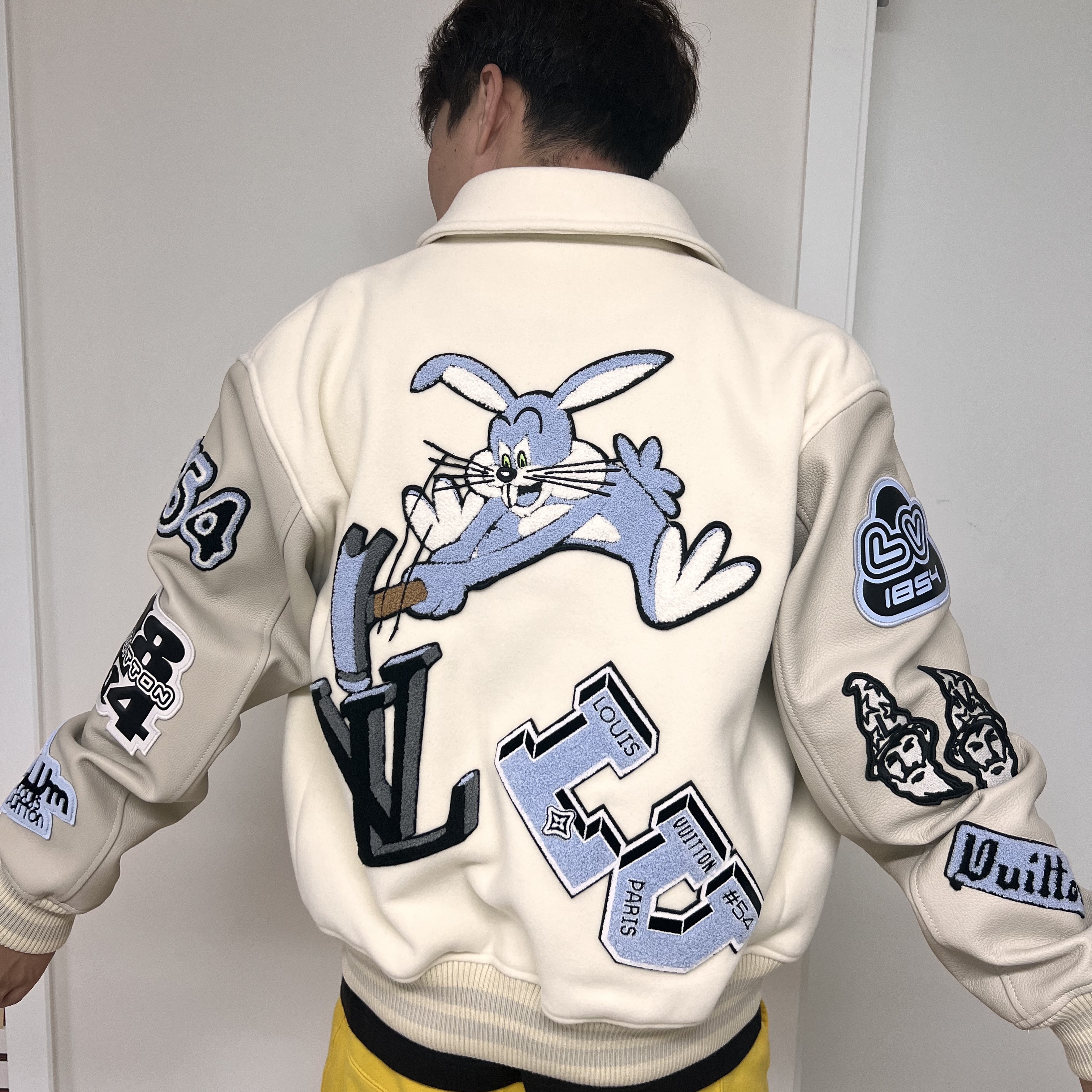 Louis Vuitton Multi Patch Mixed Leather Varsity Blouson Milky White 착용 스타일 - 2