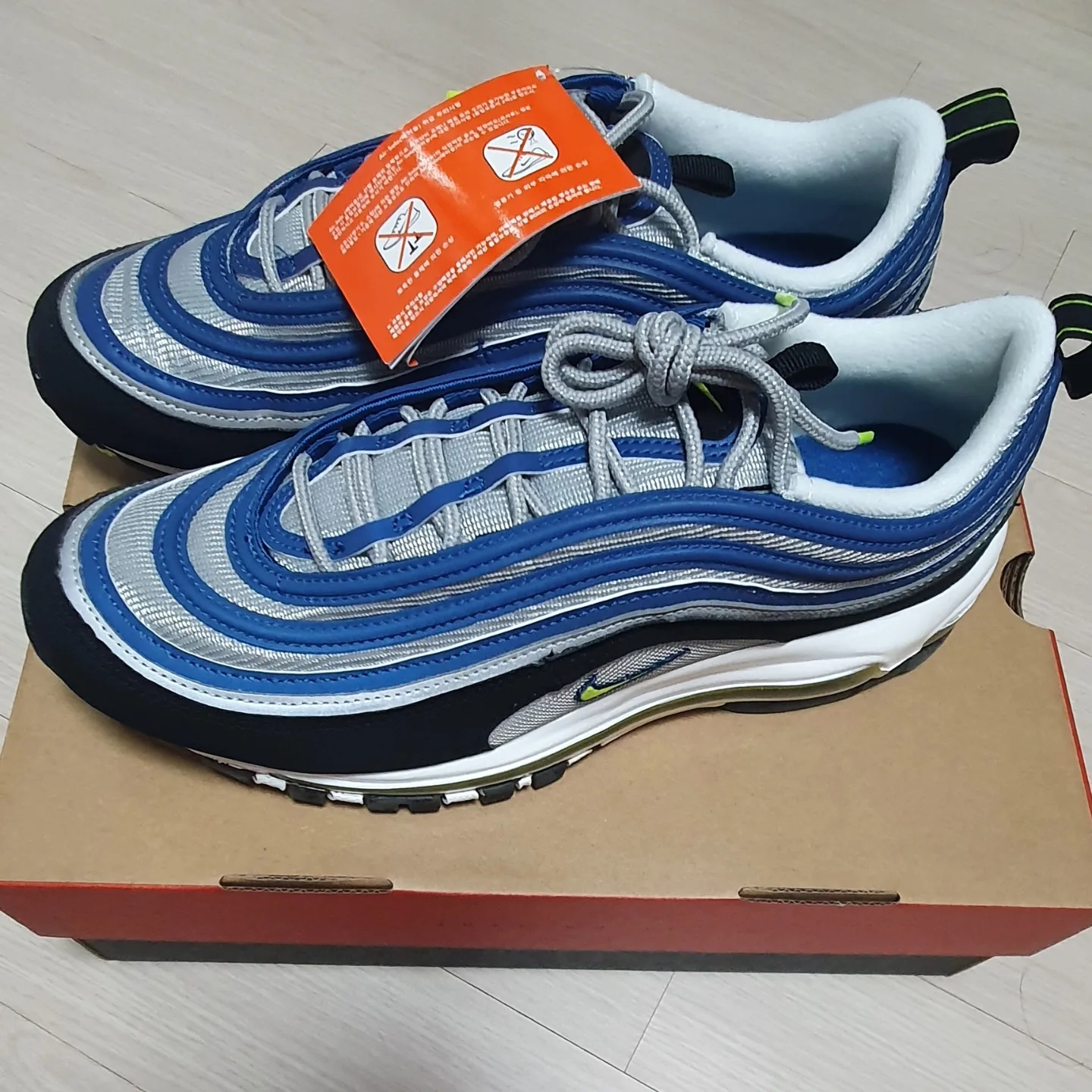 Nike Air Max 97 OG Atlantic Blue and Voltage Yellow 착용 스타일