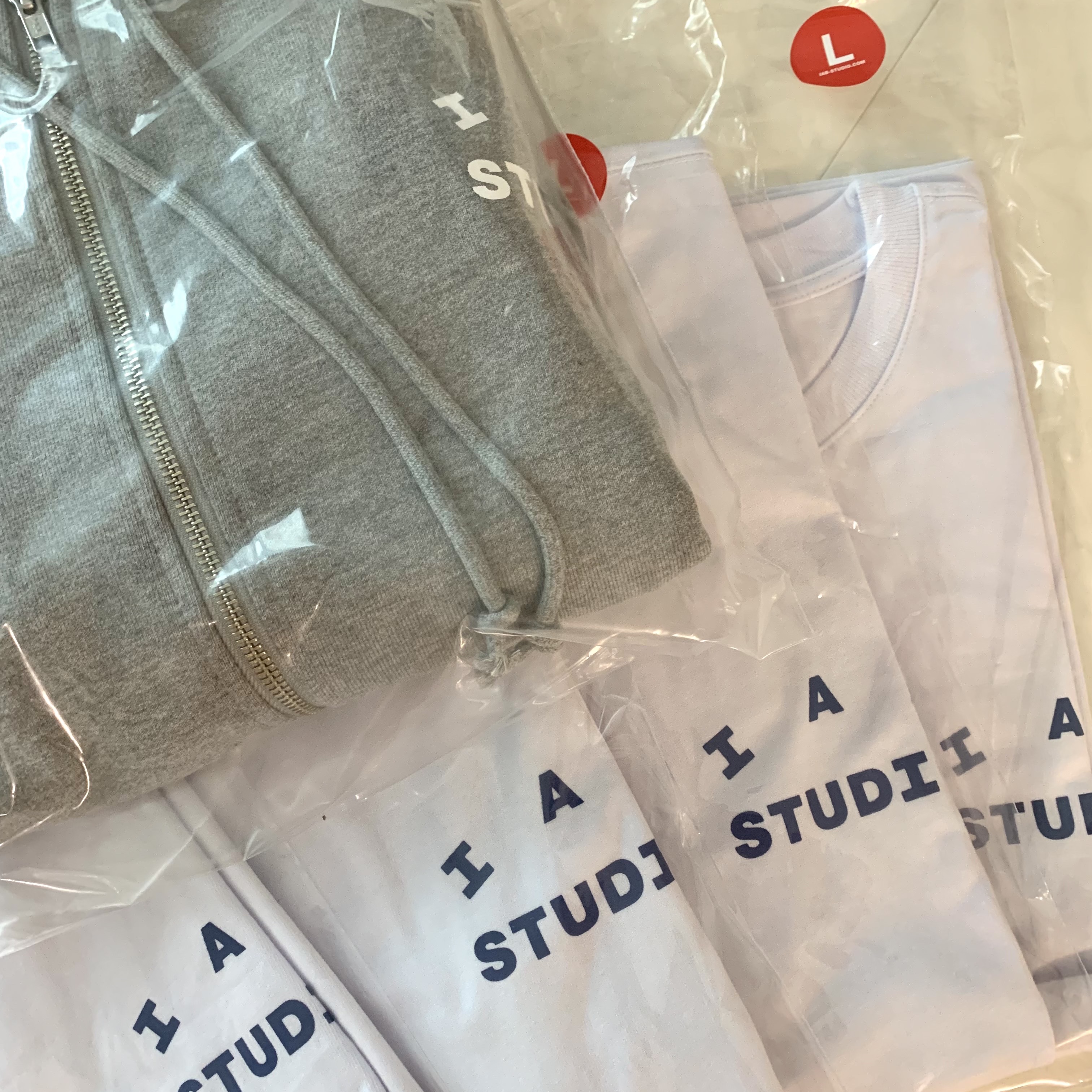 IAB Studio Zip-Up Hoodie Gray - 22FW, IAB Studio T-Shirt White Navy - 22FW 착용 스타일 - 1