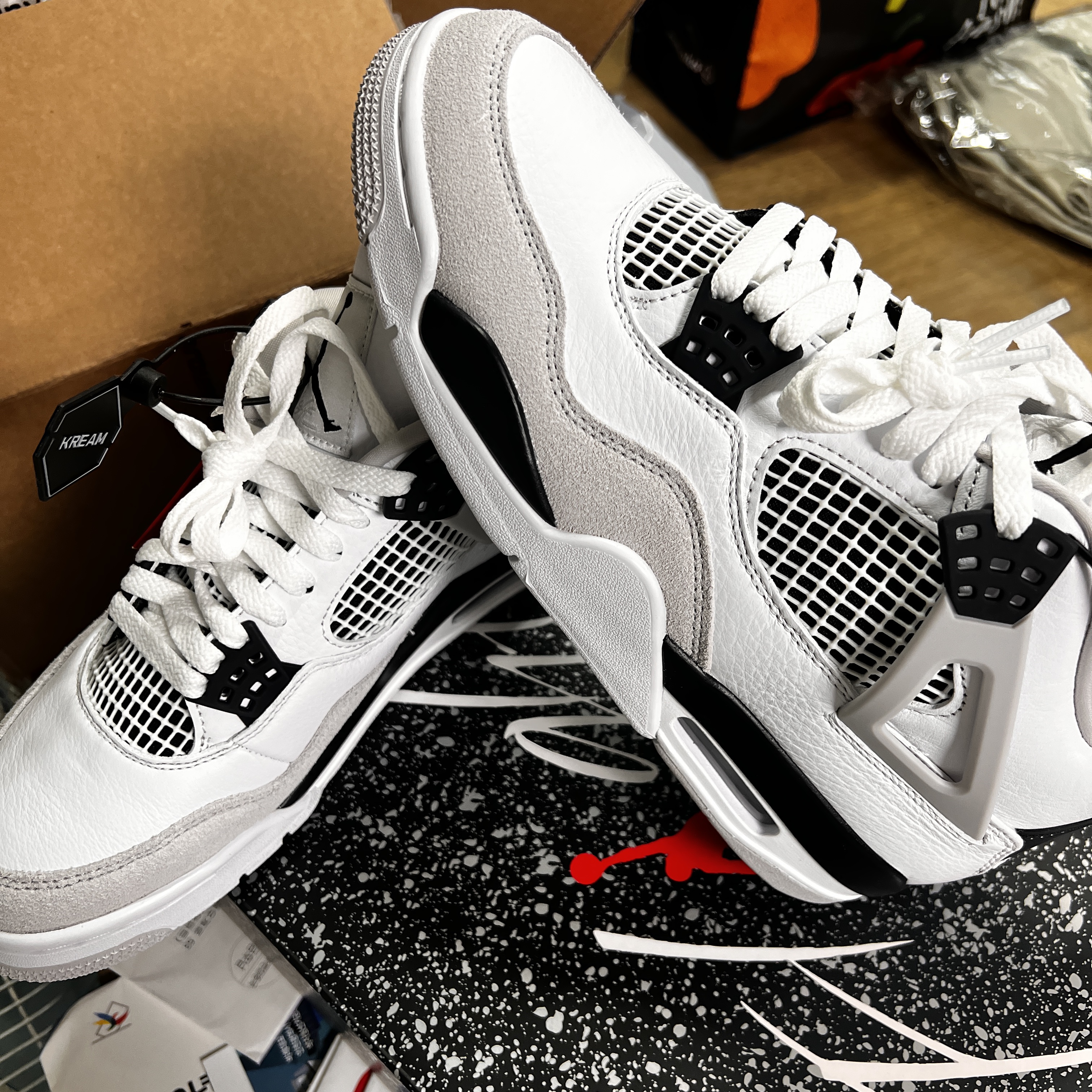 Jordan 4 Retro White and Black 착용 스타일