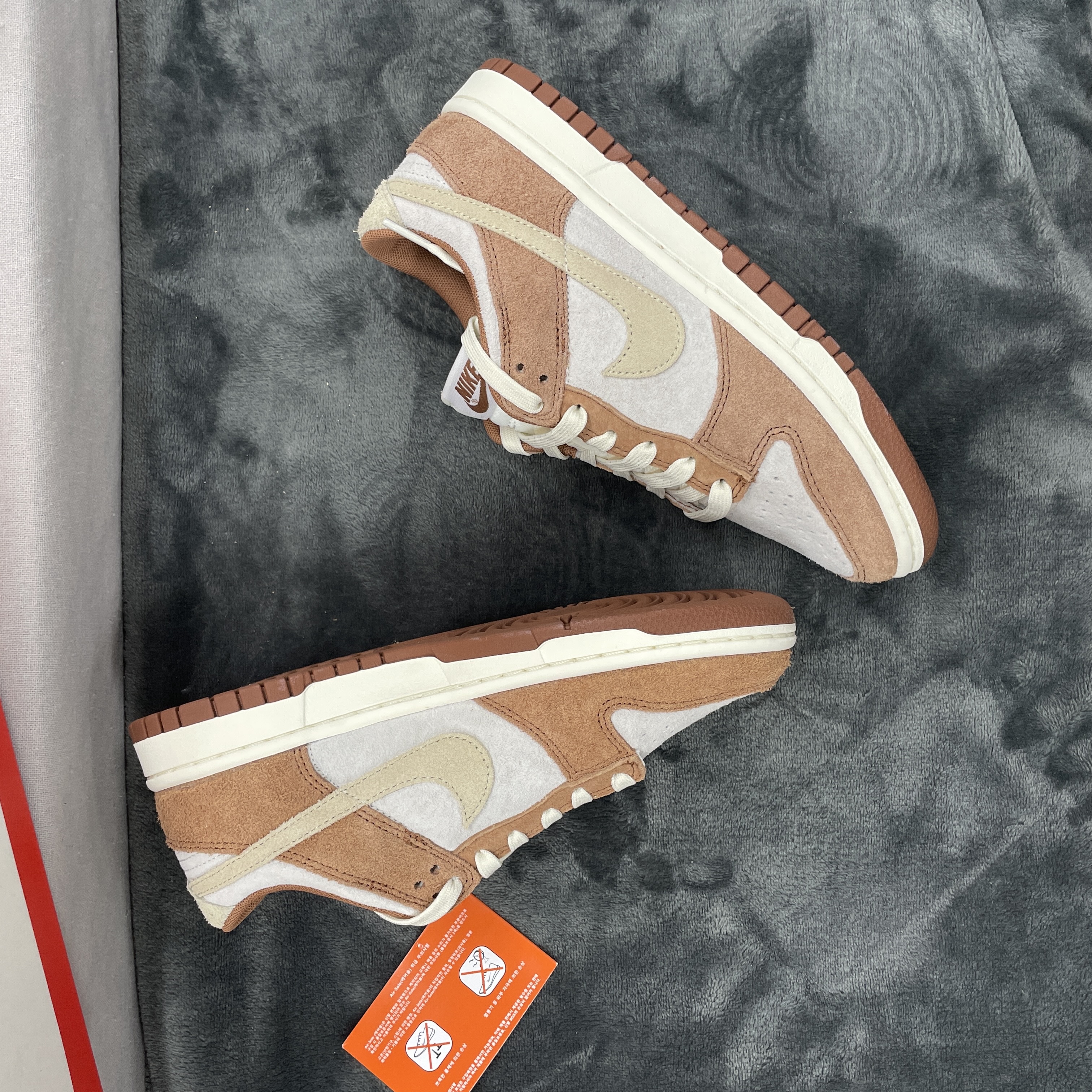 Nike Dunk Low Pro Premium Medium Curry 착용 스타일 - 2