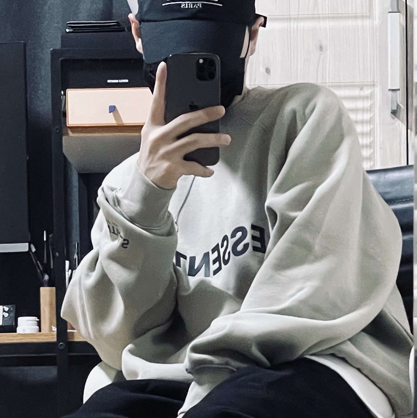 Essentials 3D Silicon Applique Crewneck String Tan - 20SS 착용 스타일