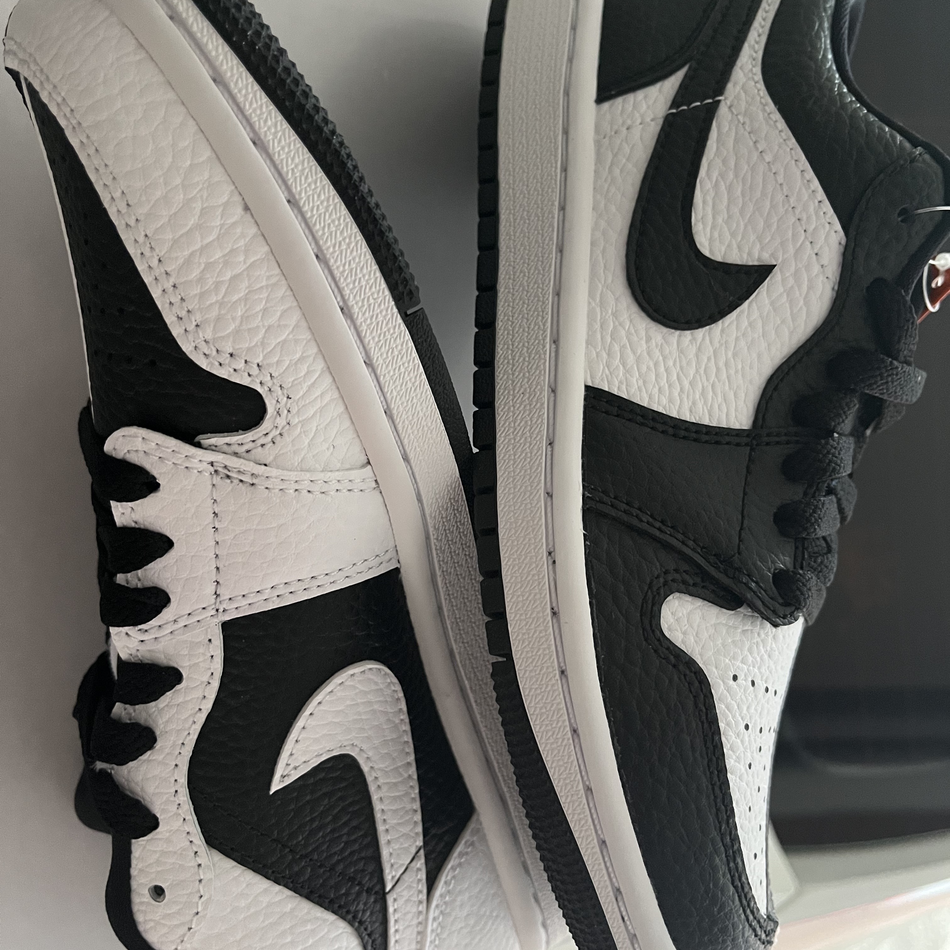 Nike Air Force 1 '07 Low Triple Black, (W) Nike Dunk Low SE 85 Neptune Green and Sail 착용 스타일 - 5