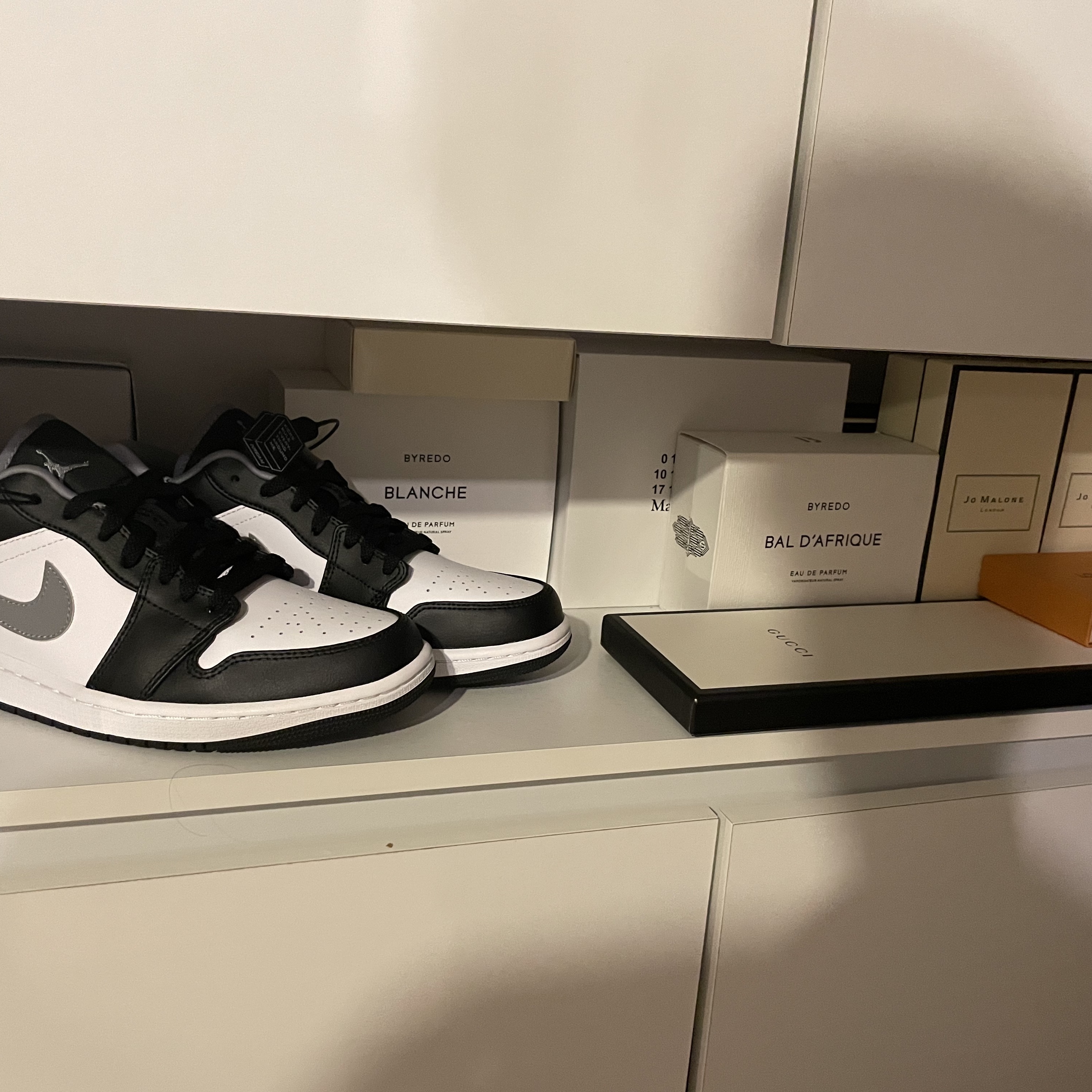 Jordan 1 Low Black Particle Grey 착용 스타일 - 1