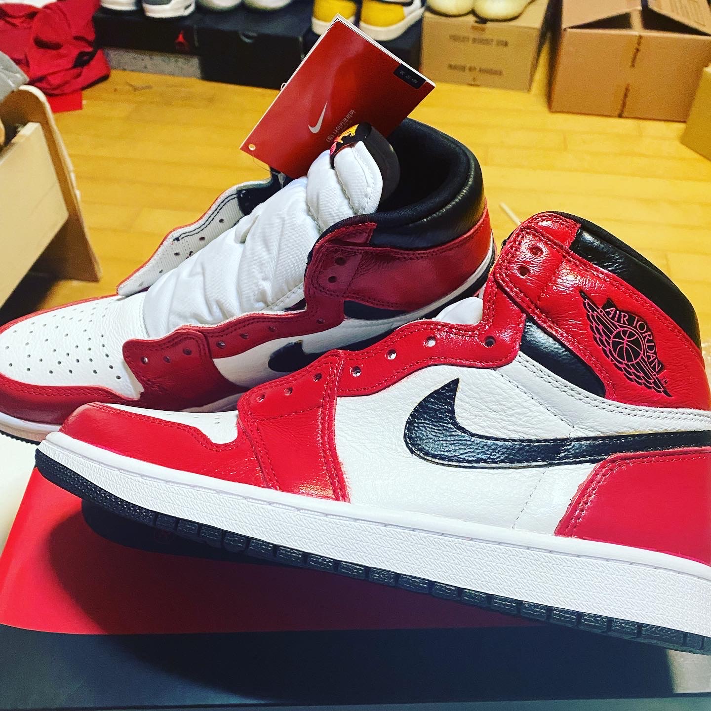 Jordan 1 Retro High OG Light Fusion Red, Jordan 1 x Trophy Room Retro High OG SP Chicago 착용 스타일 - 3