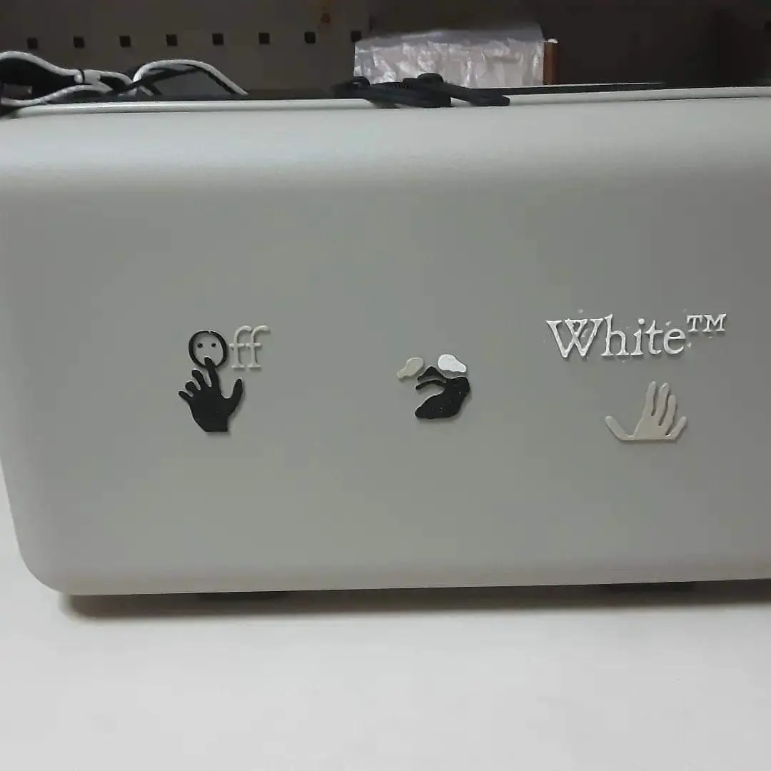 Off-White x Amore Pacific Protection Box (Without Cosmetics) 착용 스타일 - 2