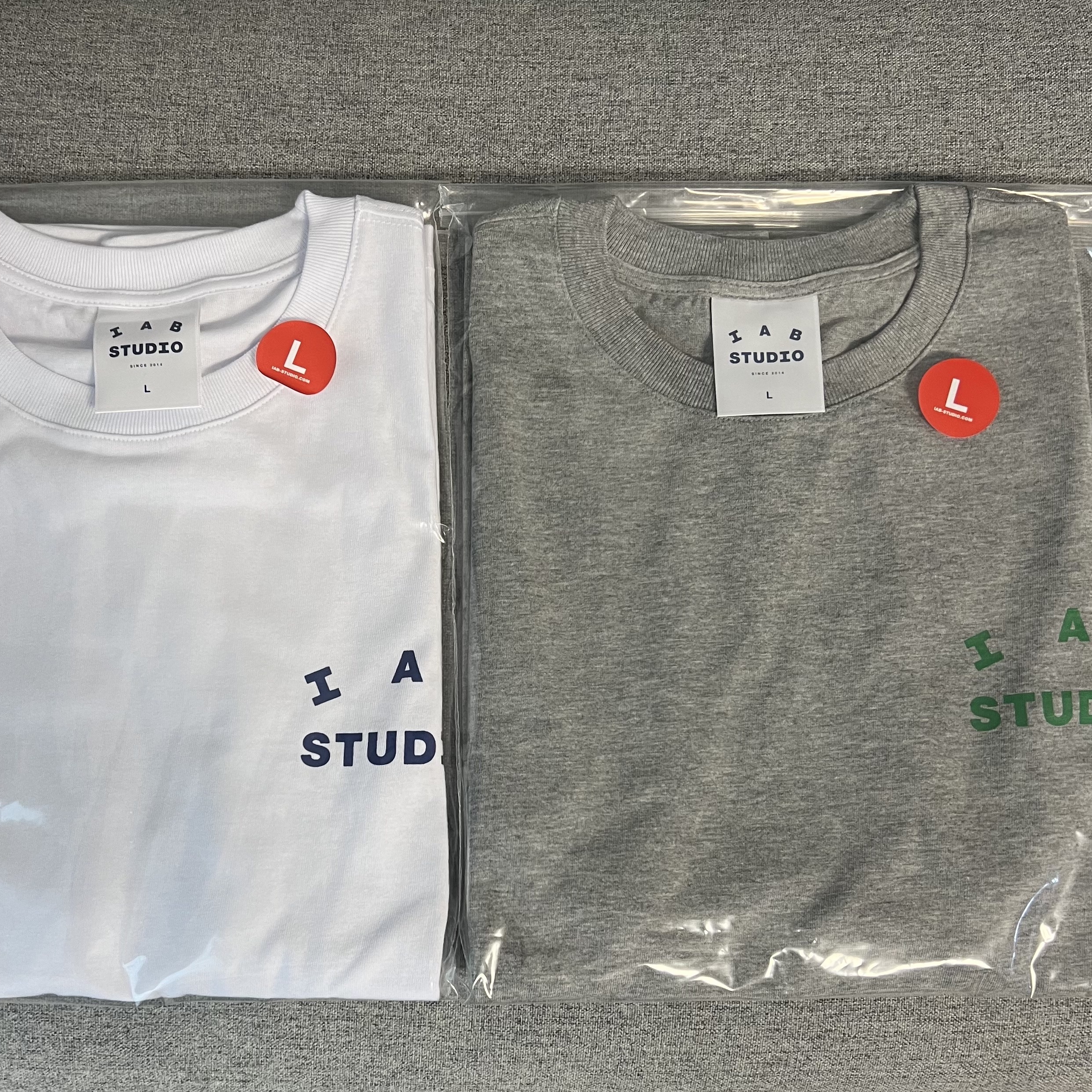 IAB Studio T-Shirt White Navy - 22FW, IAB Studio T-Shirt Gray Green - 22FW 착용 스타일