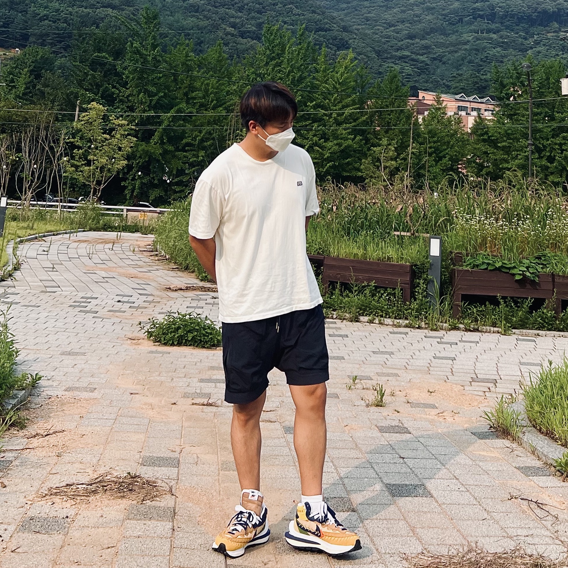 Nike x Sacai x Jean Paul Gaultier VaporWaffle Sesame Blue Void 착용 스타일