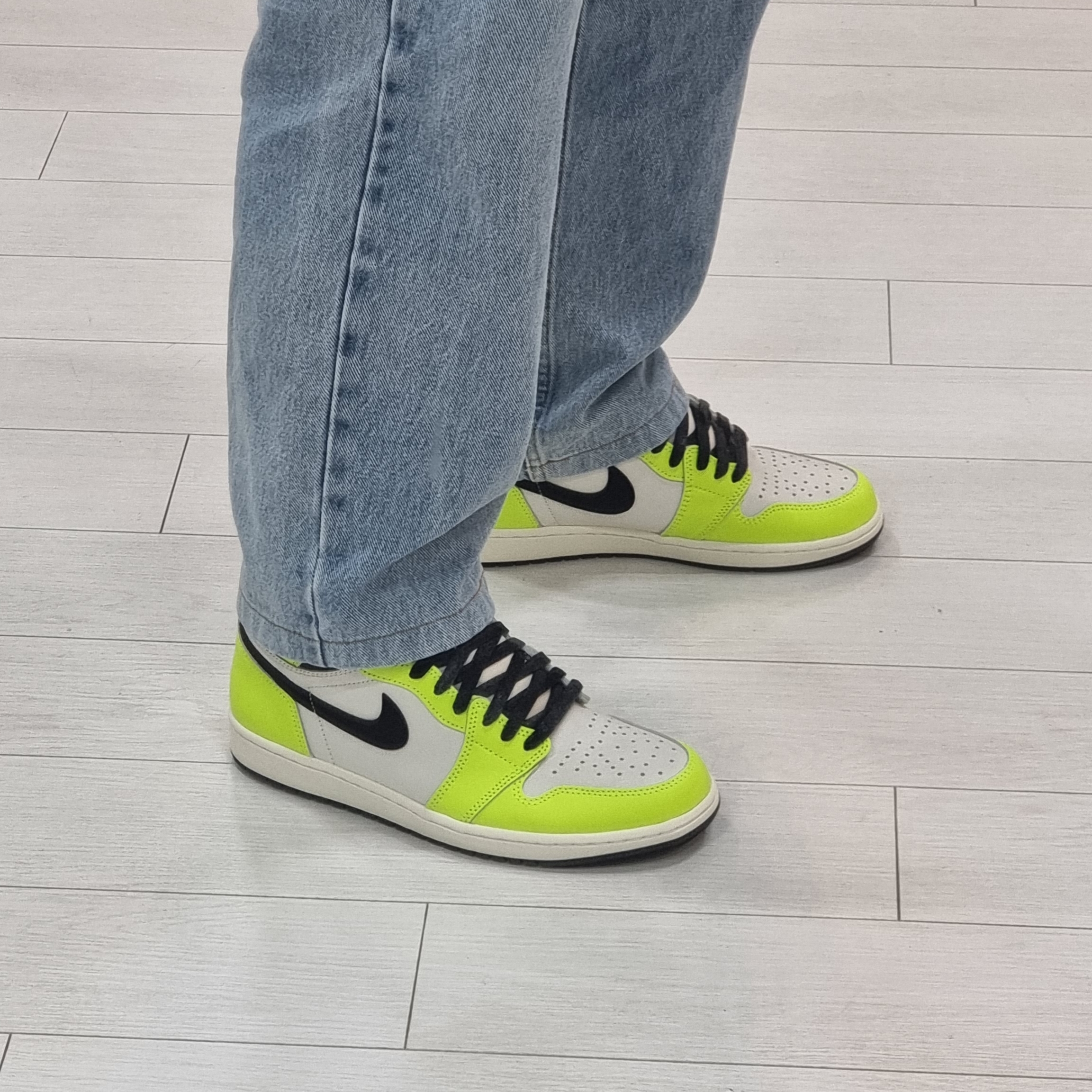 Jordan 1 Retro High OG Volt 착용 스타일 - 2