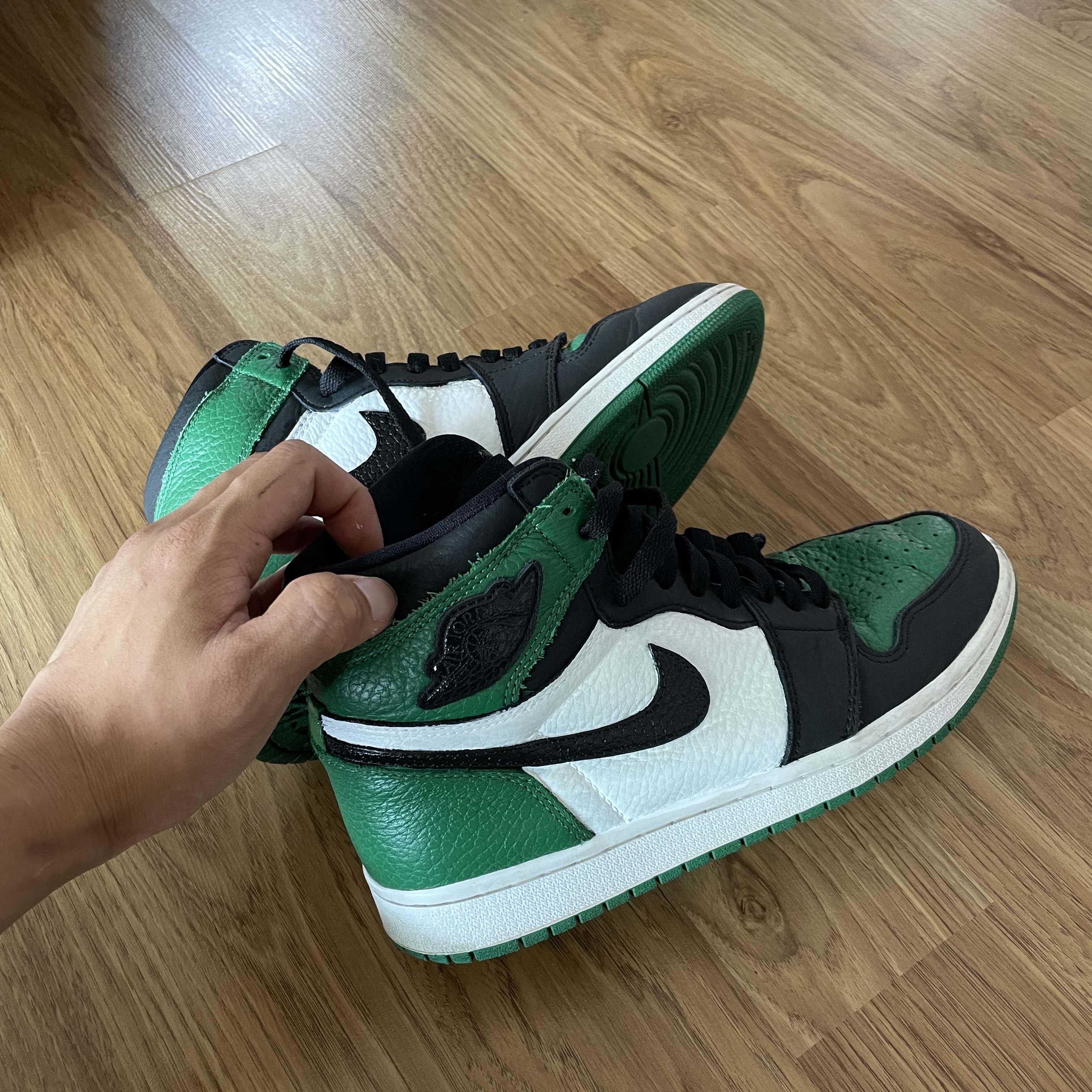Jordan 1 Retro High OG Pine Green Black 착용 스타일 - 3