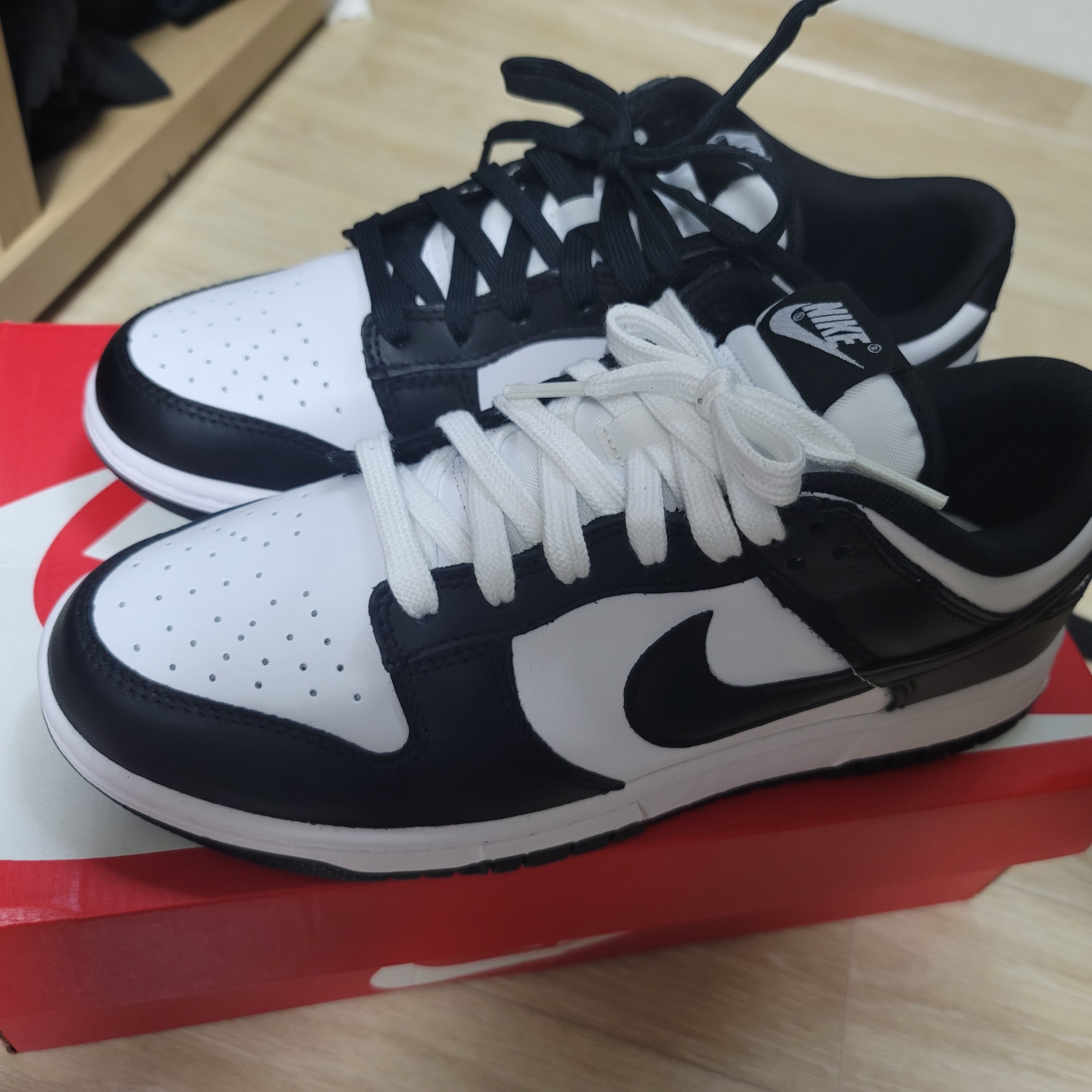 Nike Dunk Low Retro Black 착용 스타일 - 1