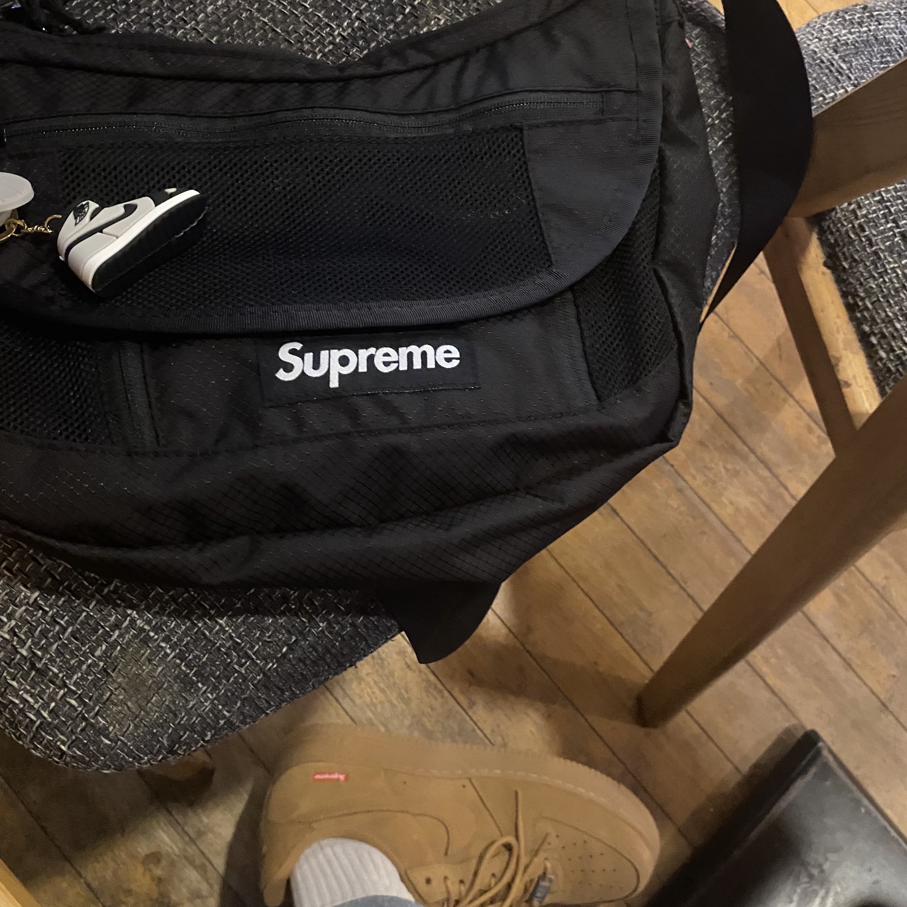 Supreme Small Messenger Bag Black - 22SS, Nike x Supreme Air Force 1 Low Flax 착용 스타일