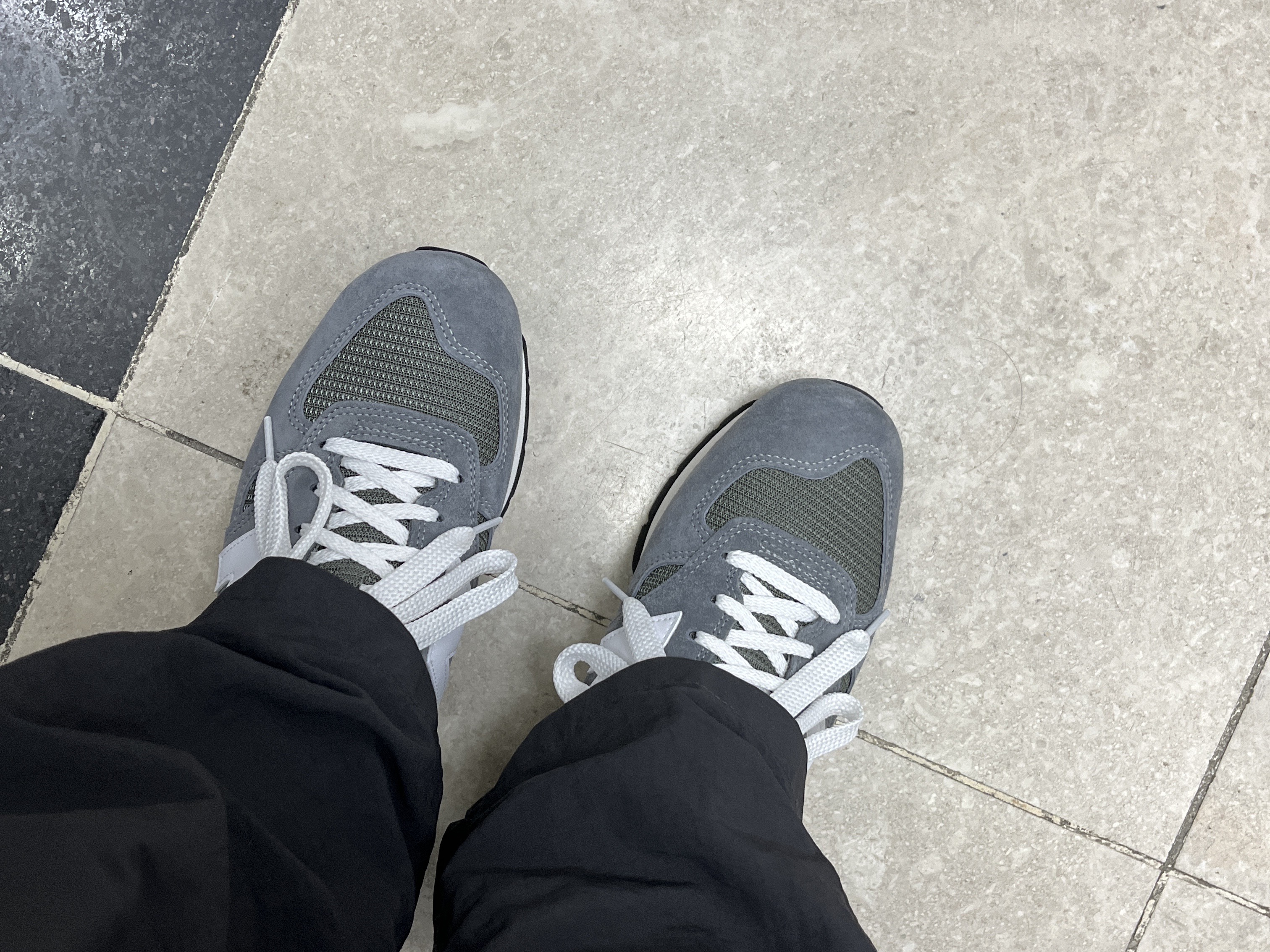 New Balance 990v1 Made in USA Grey White 착용 스타일