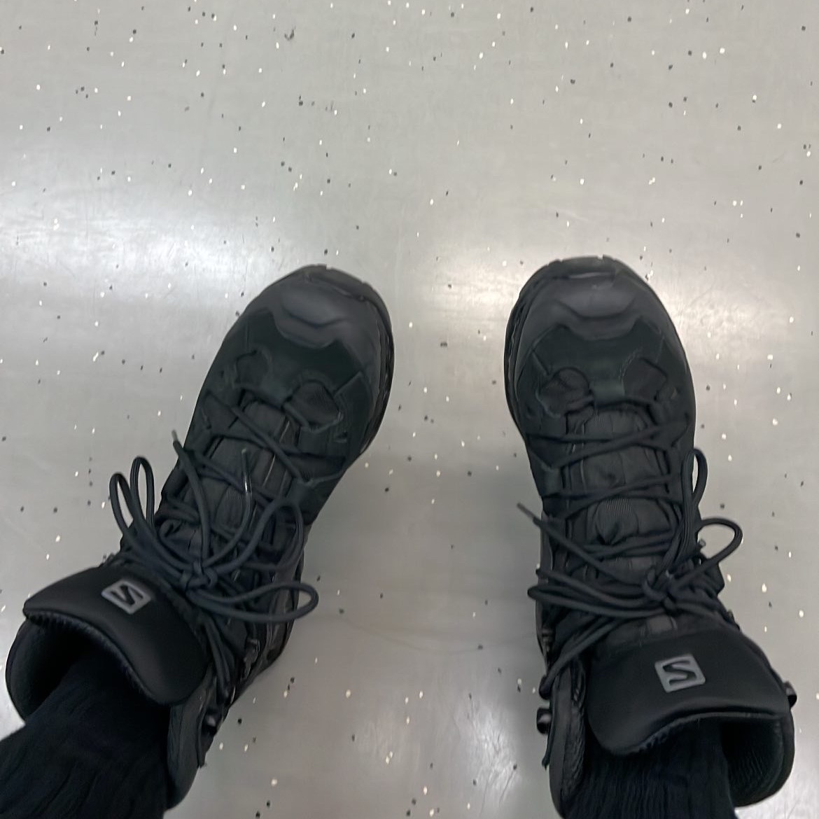 Salomon Quest 4D Gore-Tex ADV Black Magnet 착용 스타일 - 3