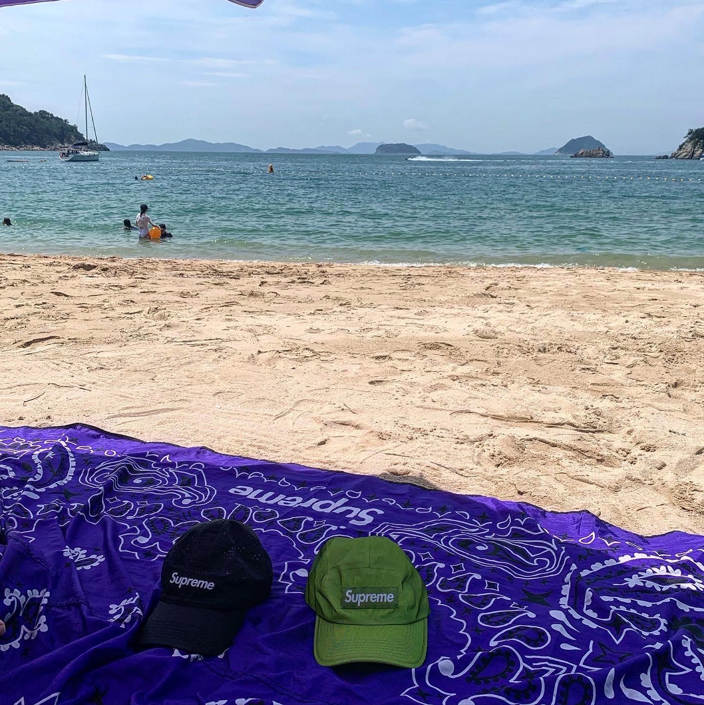 Supreme ENO Islander Nylon Blanket Purple - 22SS 착용 스타일