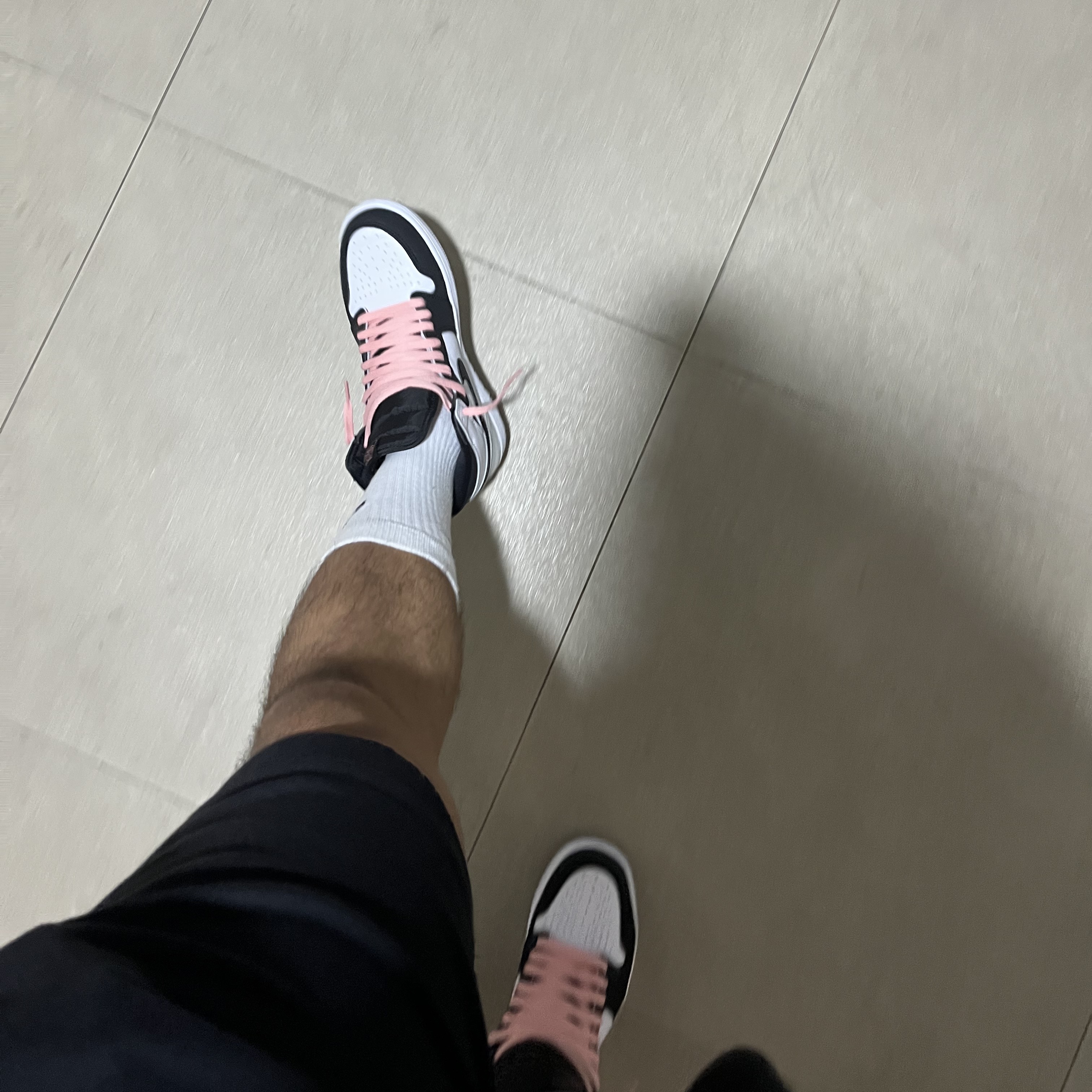 Jordan 1 Retro High OG Bleached Coral 착용 스타일 - 3