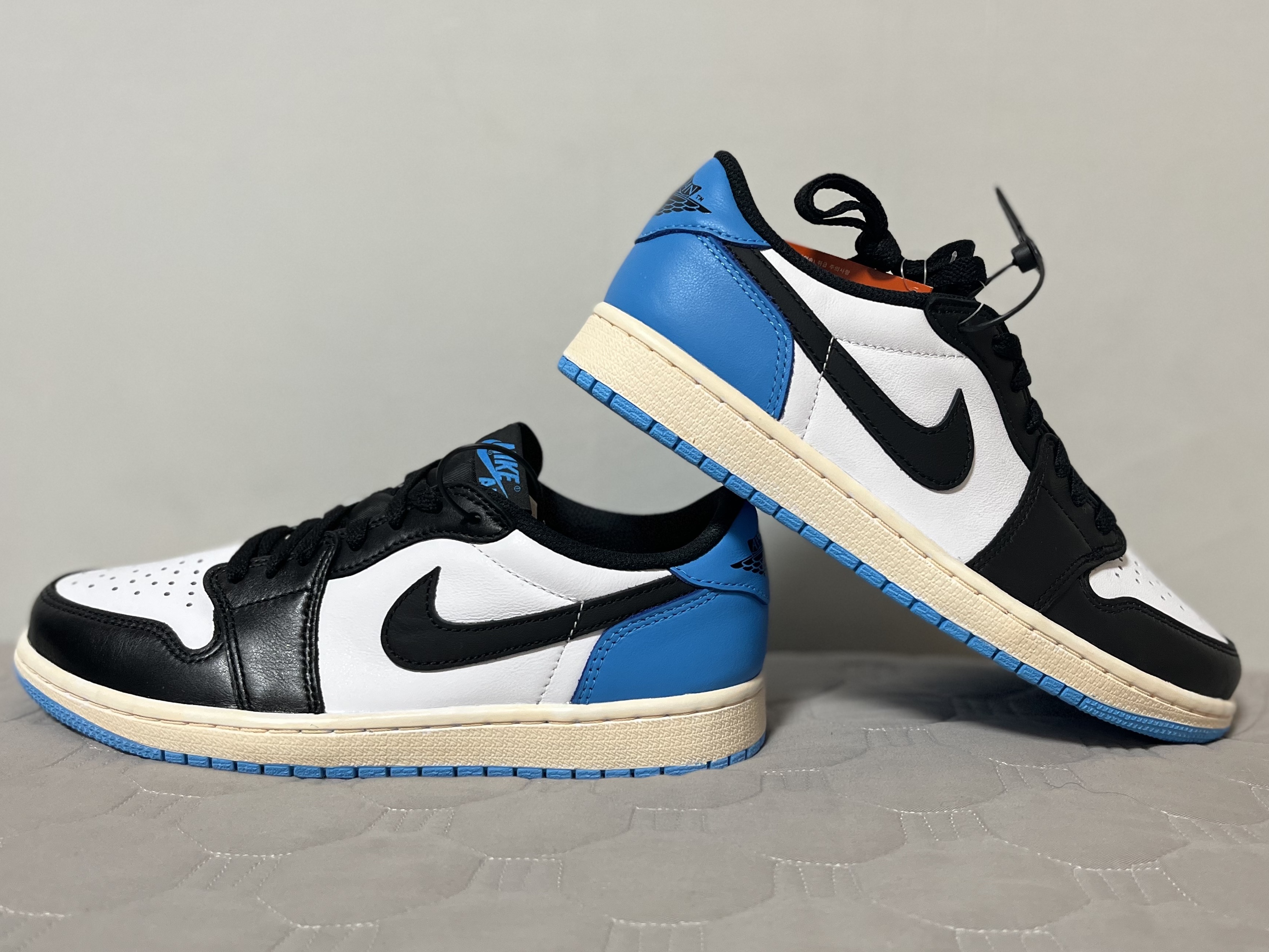 Jordan 1 Retro Low OG Black and Dark Powder Blue, (W) Jordan 1 Retro Low OG Black and Dark Powder Blue 착용 스타일