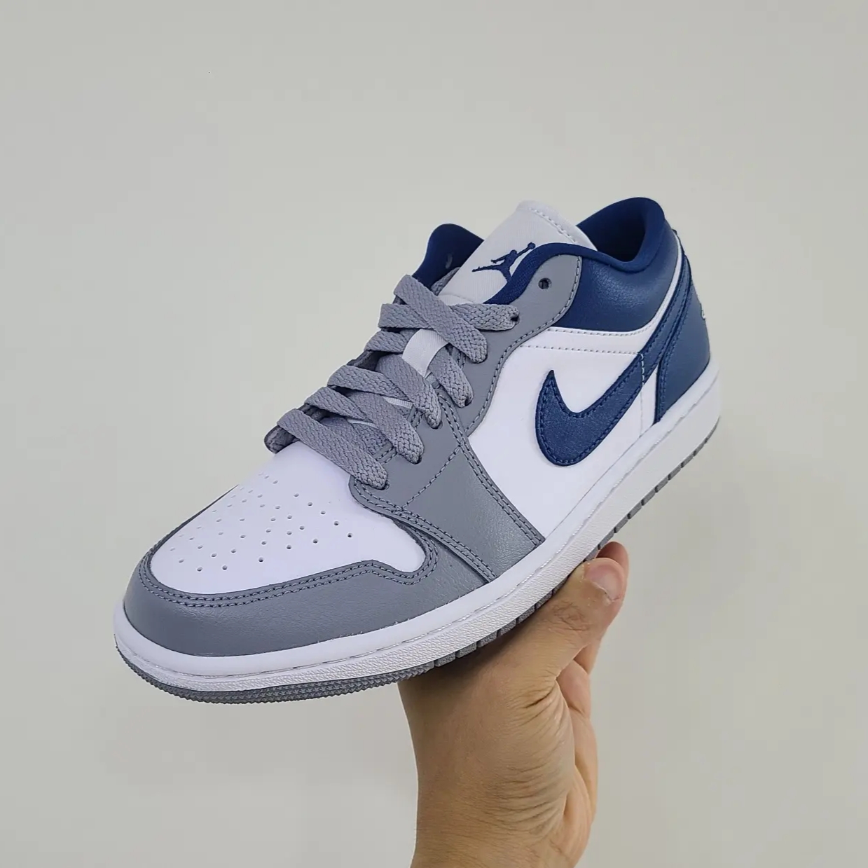 (W) Jordan 1 Low White Grey Blue 착용 스타일 - 1