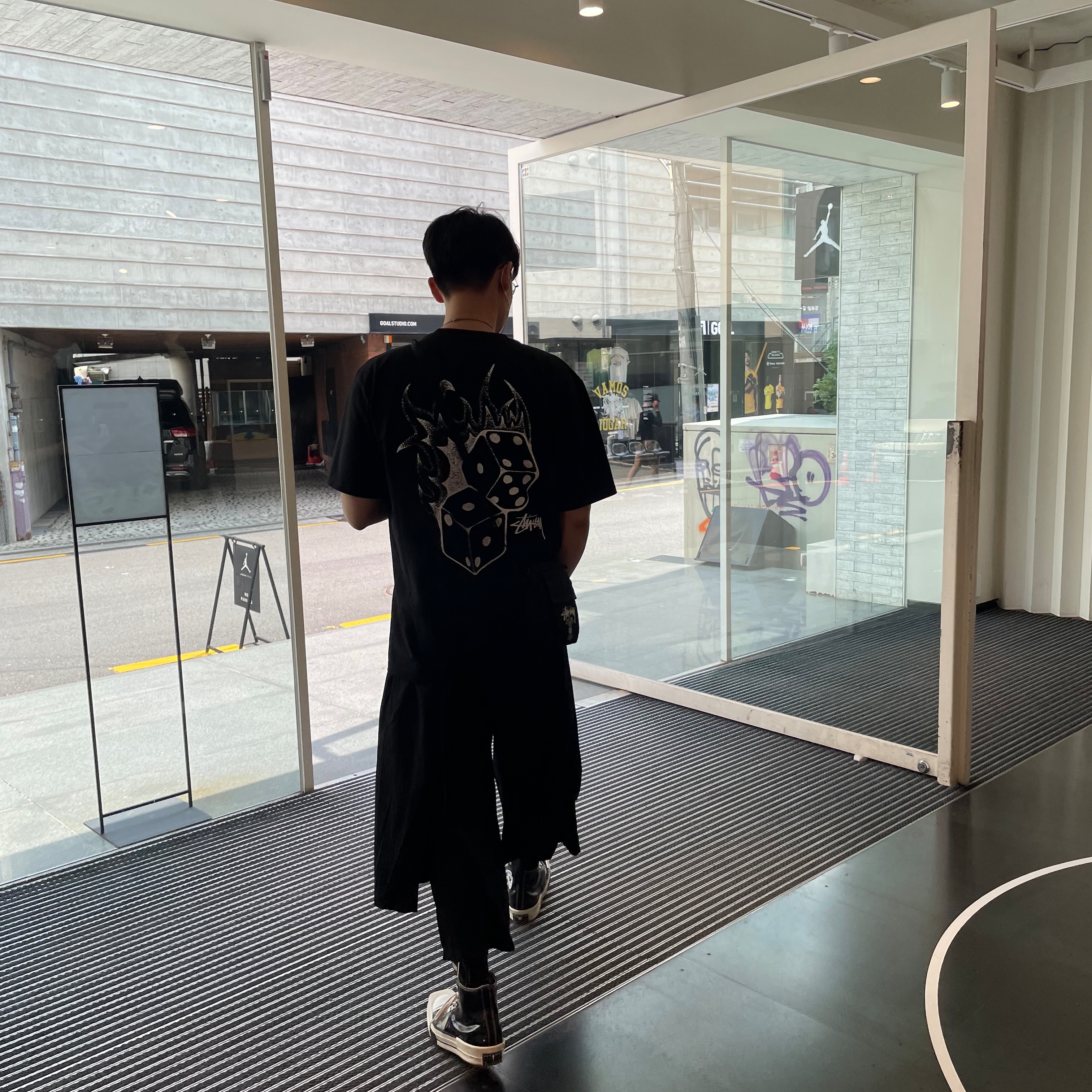 Converse x Drkshdw Turbodrk Chuck 70 Hi Black Lacquered Denim, Stussy Fire Dice T-Shirt Black 착용 스타일 - 1